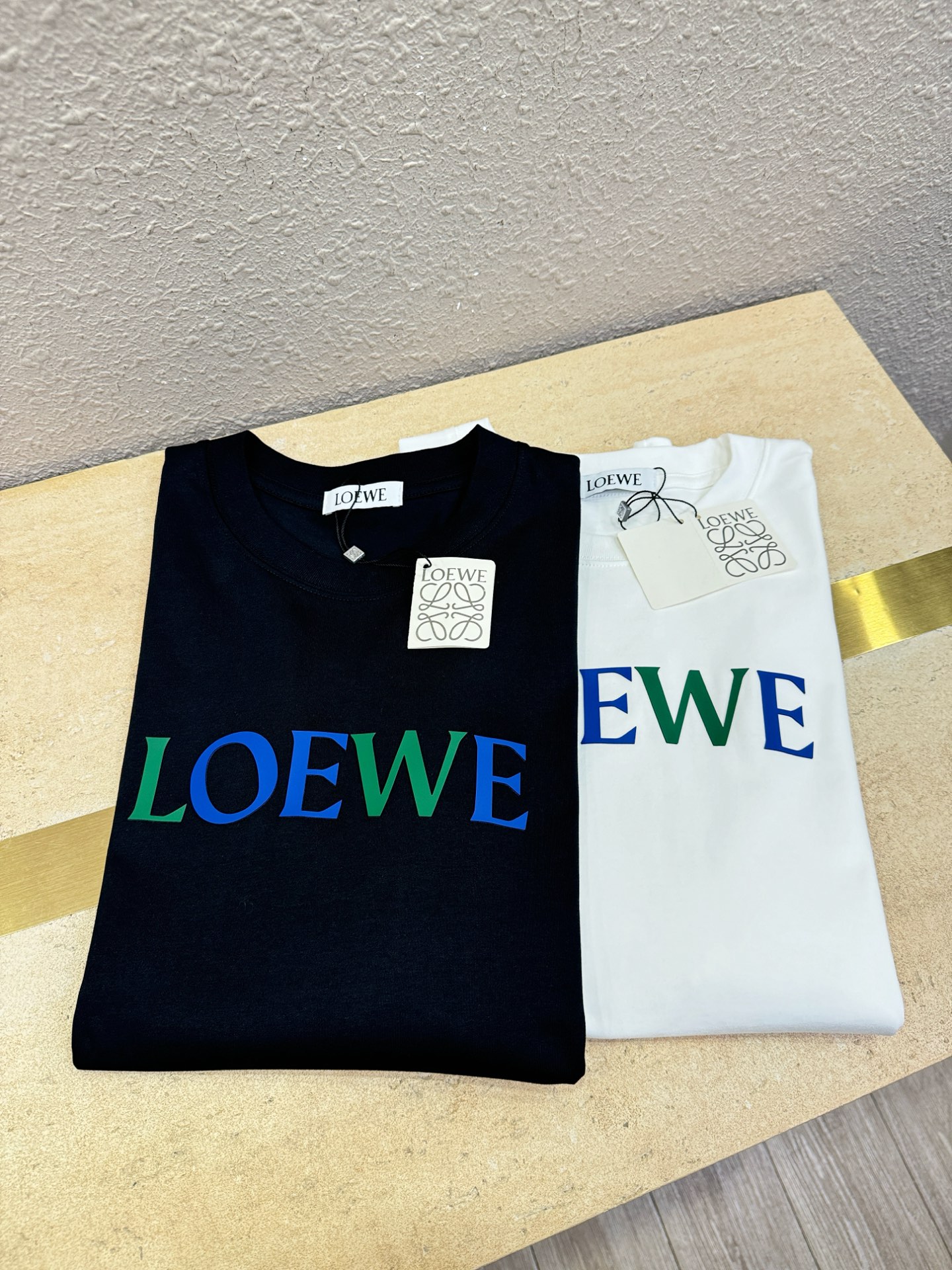 LOEWE罗意威 2026新款短袖T恤！男女同款！走秀图案时尚休闲短袖T恤衫！设计logo设计！极具设计