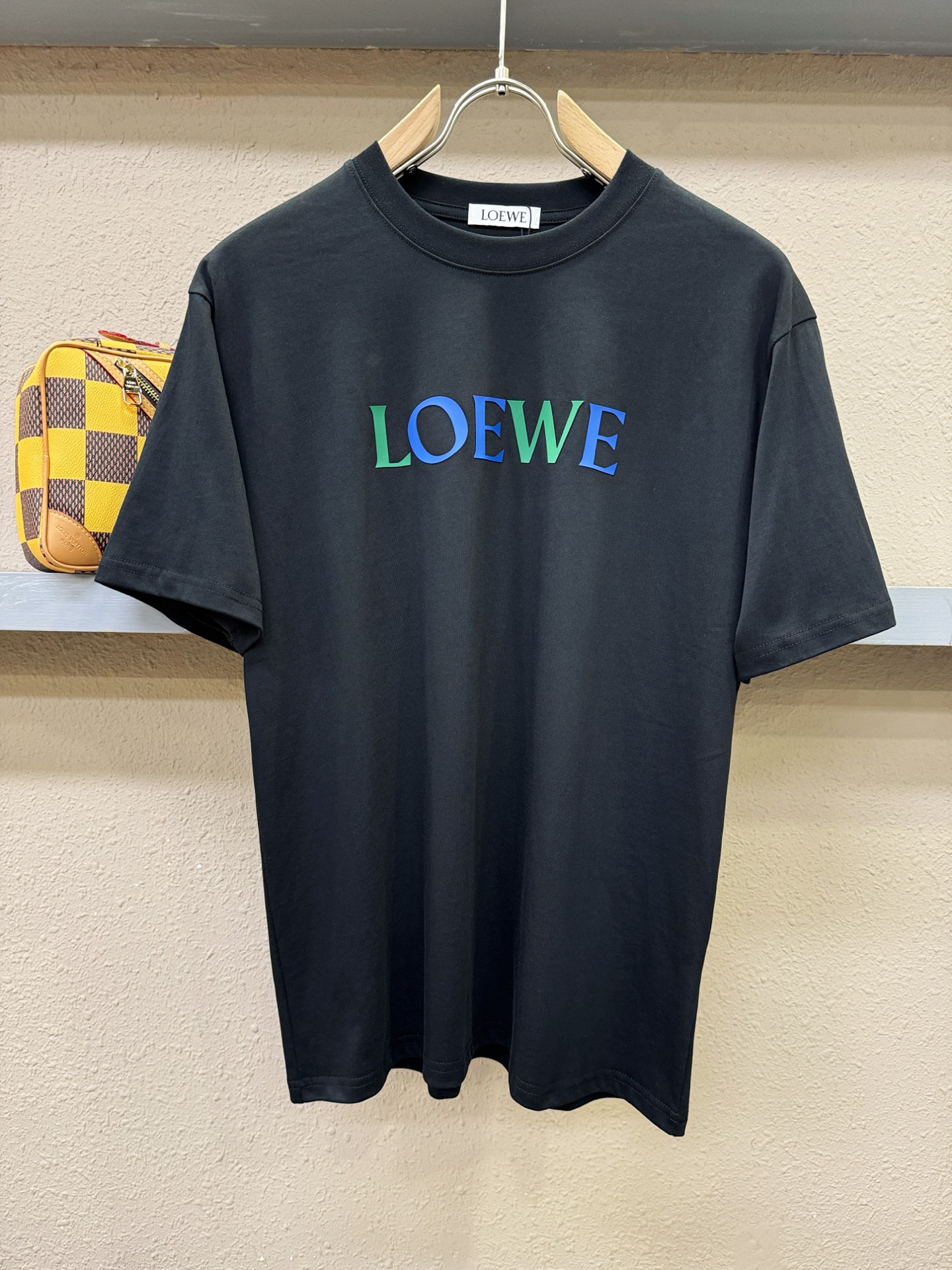 LOEWE罗意威 2026新款短袖T恤！男女同款！走秀图案时尚休闲短袖T恤衫！设计logo设计！极具设计