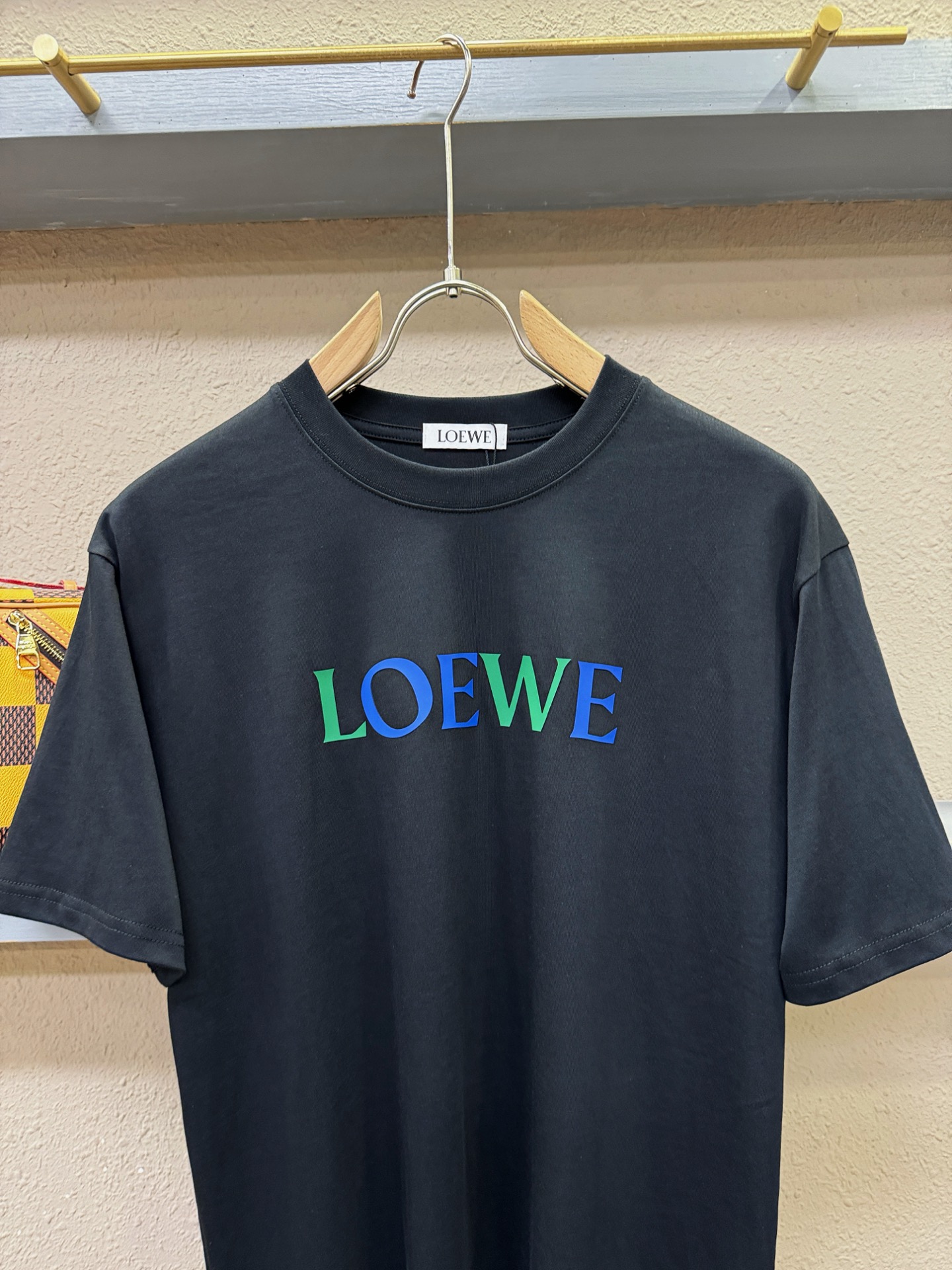 LOEWE罗意威 2026新款短袖T恤！男女同款！走秀图案时尚休闲短袖T恤衫！设计logo设计！极具设计