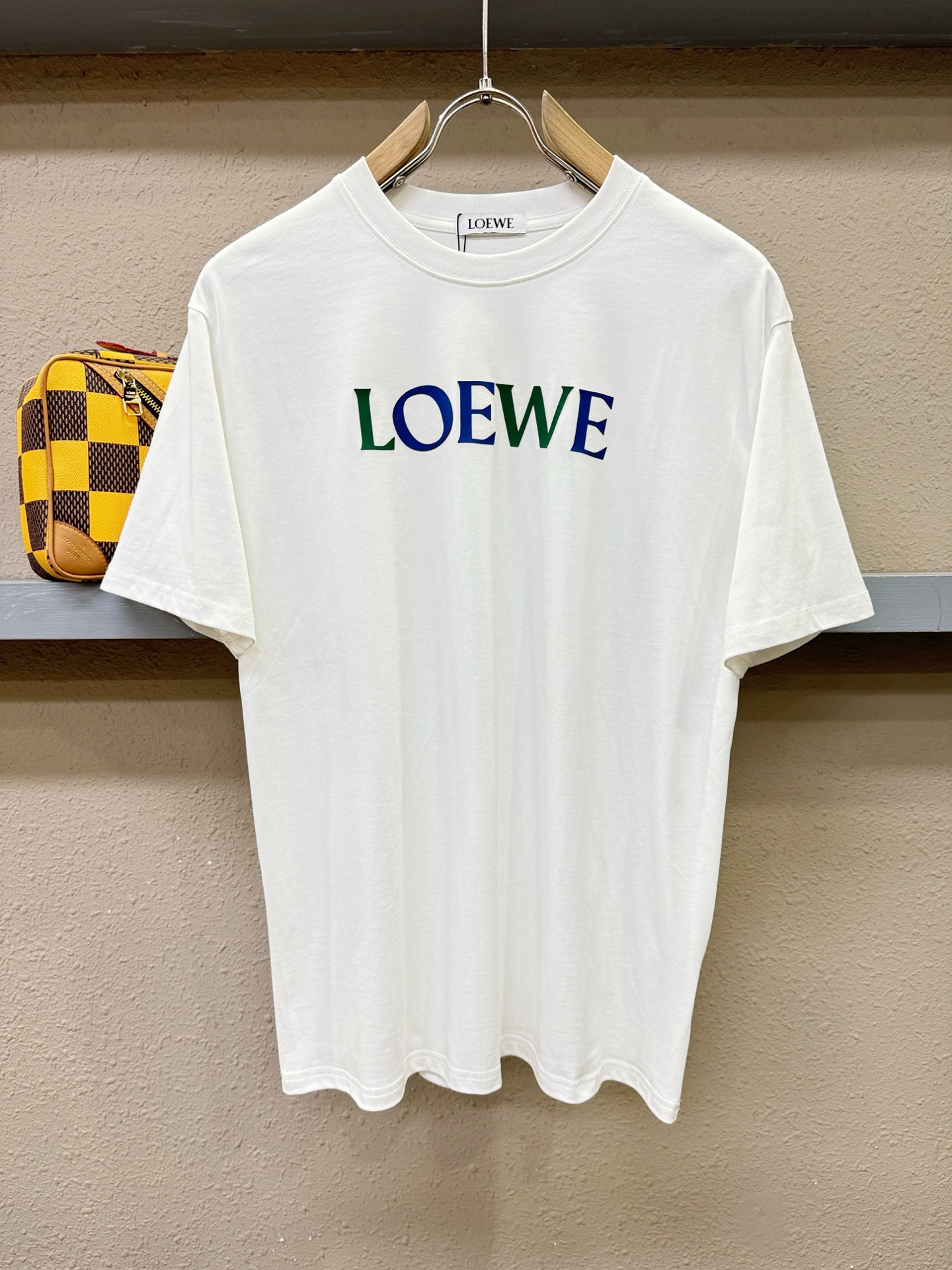 LOEWE罗意威 2026新款短袖T恤！男女同款！走秀图案时尚休闲短袖T恤衫！设计logo设计！极具设计