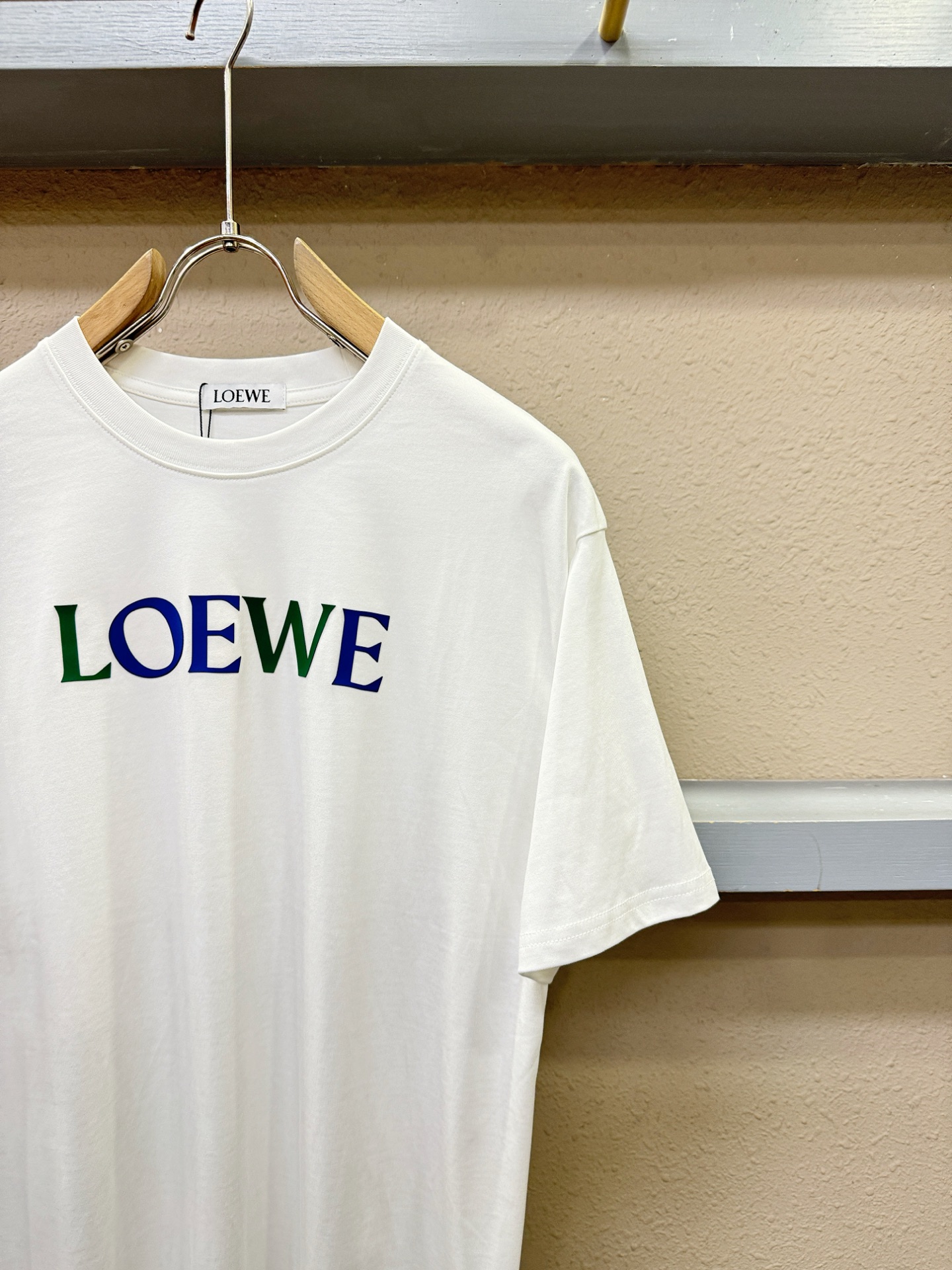 LOEWE罗意威 2026新款短袖T恤！男女同款！走秀图案时尚休闲短袖T恤衫！设计logo设计！极具设计