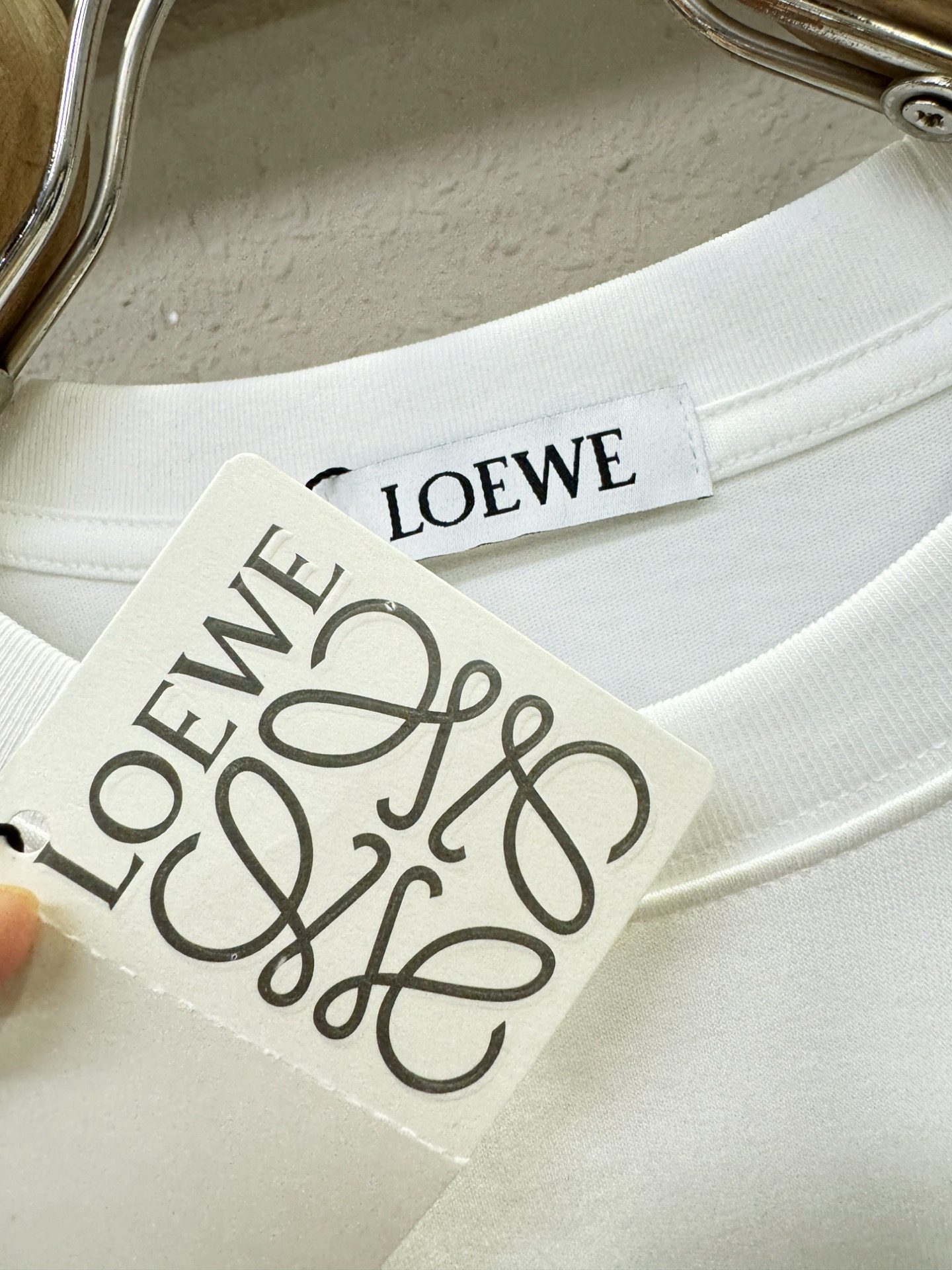 LOEWE罗意威 2026新款短袖T恤！男女同款！走秀图案时尚休闲短袖T恤衫！设计logo设计！极具设计