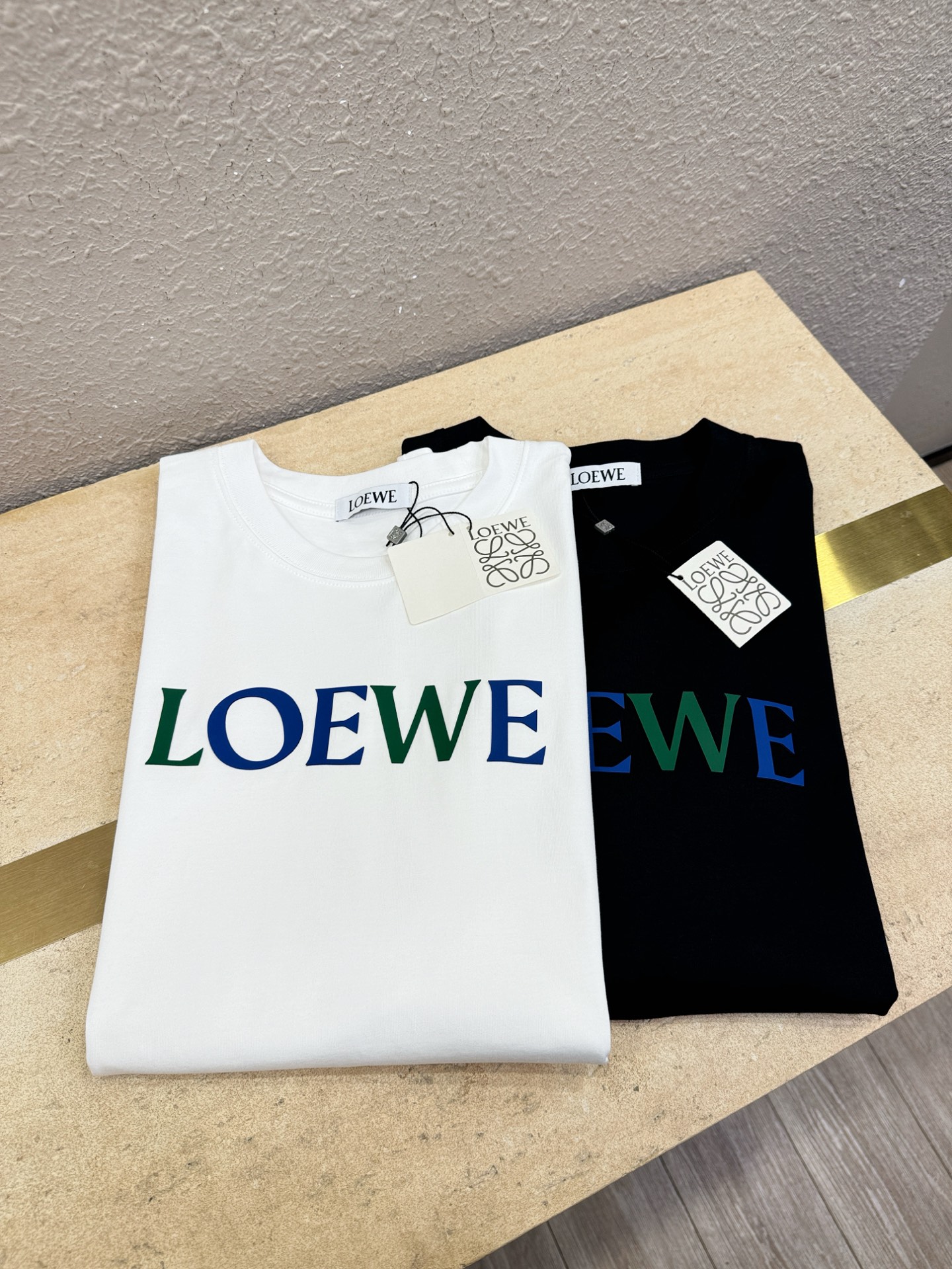 LOEWE罗意威 2026新款短袖T恤！男女同款！走秀图案时尚休闲短袖T恤衫！设计logo设计！极具设计