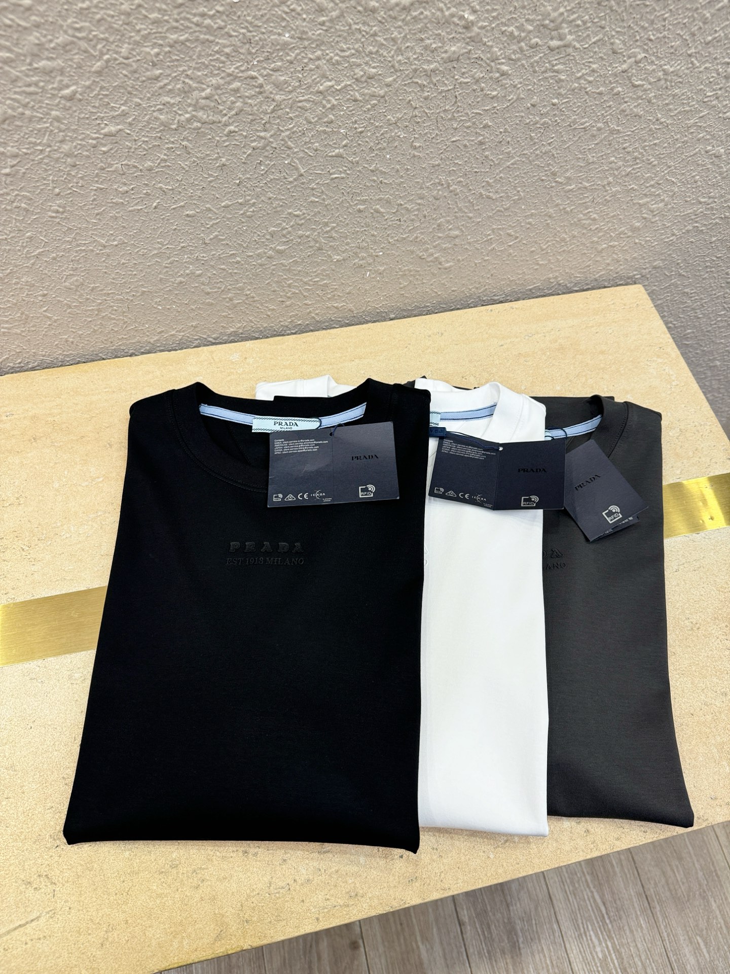PRADA 普拉达 最大可穿200斤‼️ 顶级品质 2026新品短袖！精工设计，原版定制面料，手感柔软。