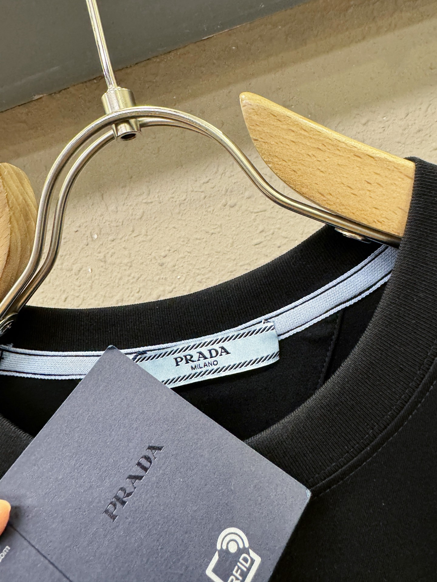 PRADA 普拉达 最大可穿200斤‼️ 顶级品质 2026新品短袖！精工设计，原版定制面料，手感柔软。