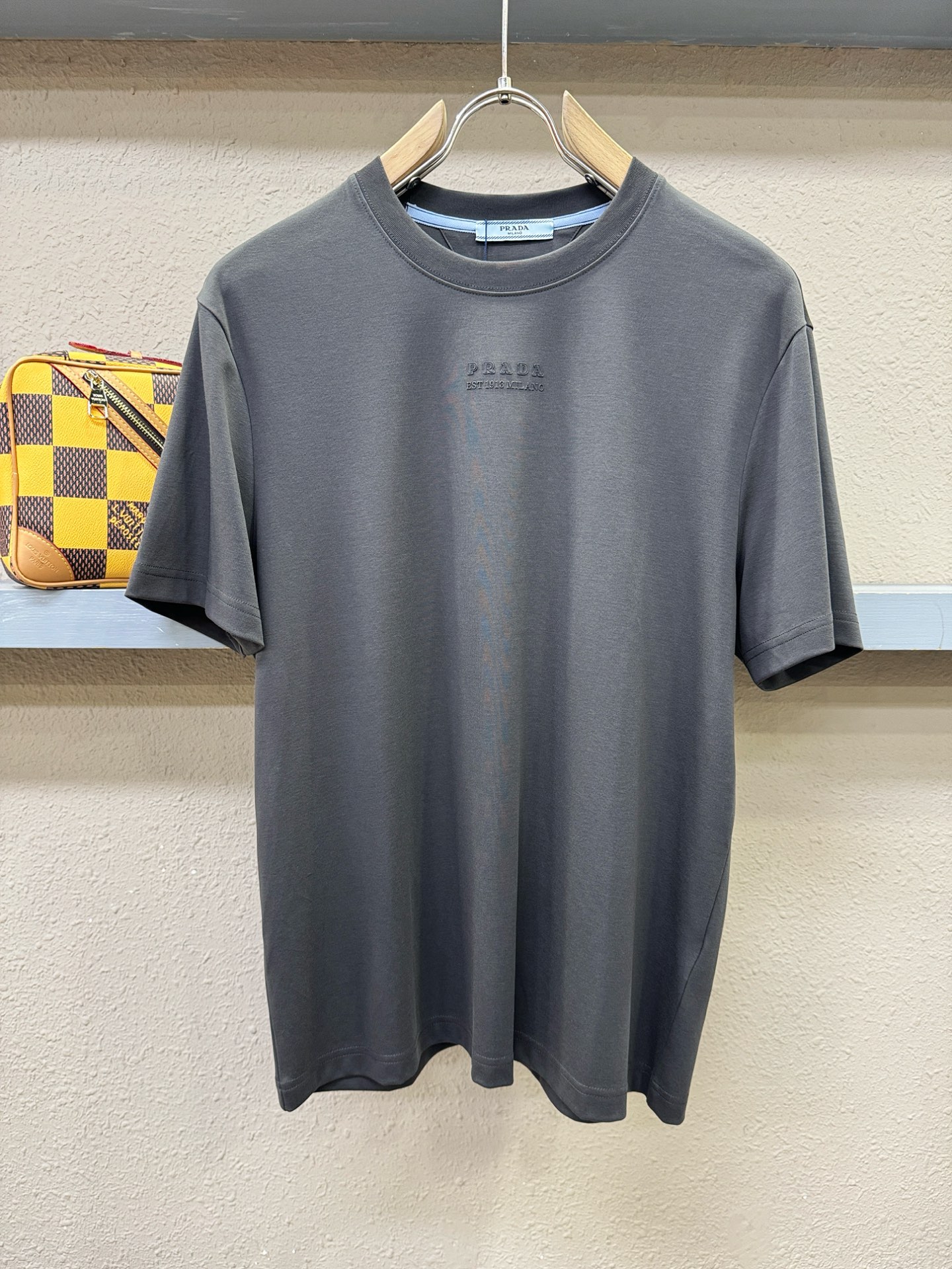 PRADA 普拉达 最大可穿200斤‼️ 顶级品质 2026新品短袖！精工设计，原版定制面料，手感柔软。
