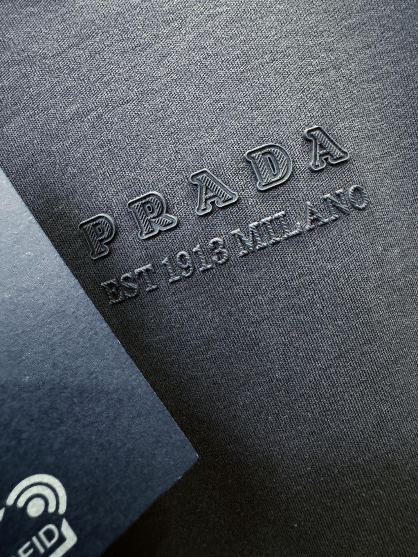 PRADA 普拉达 最大可穿200斤‼️ 顶级品质 2026新品短袖！精工设计，原版定制面料，手感柔软。