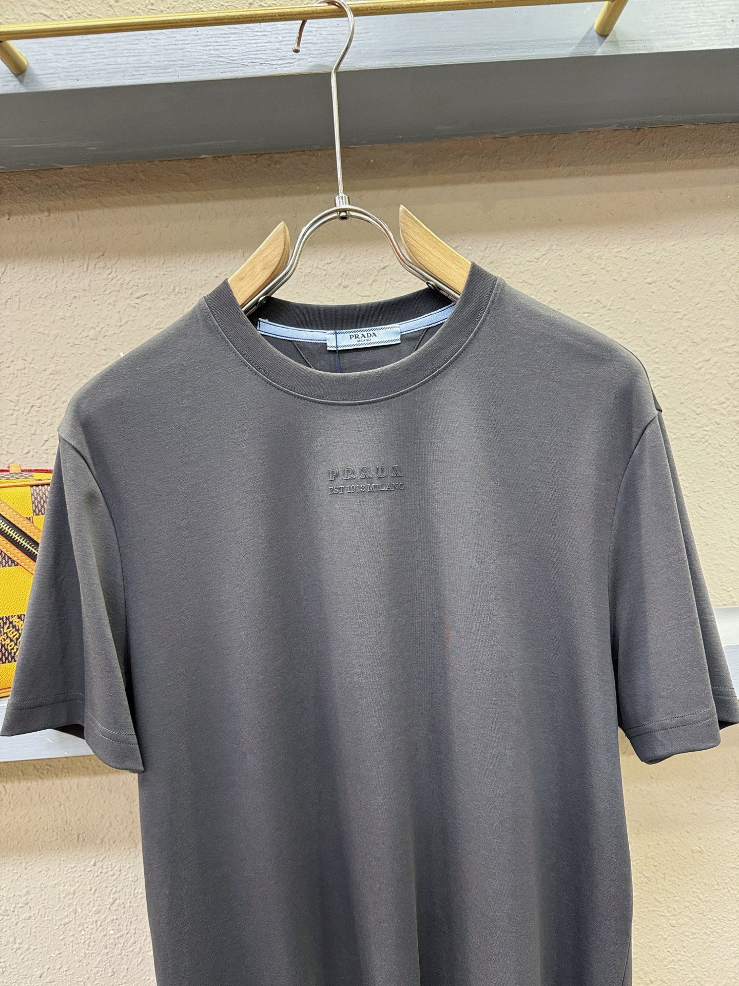 PRADA 普拉达 最大可穿200斤‼️ 顶级品质 2026新品短袖！精工设计，原版定制面料，手感柔软。