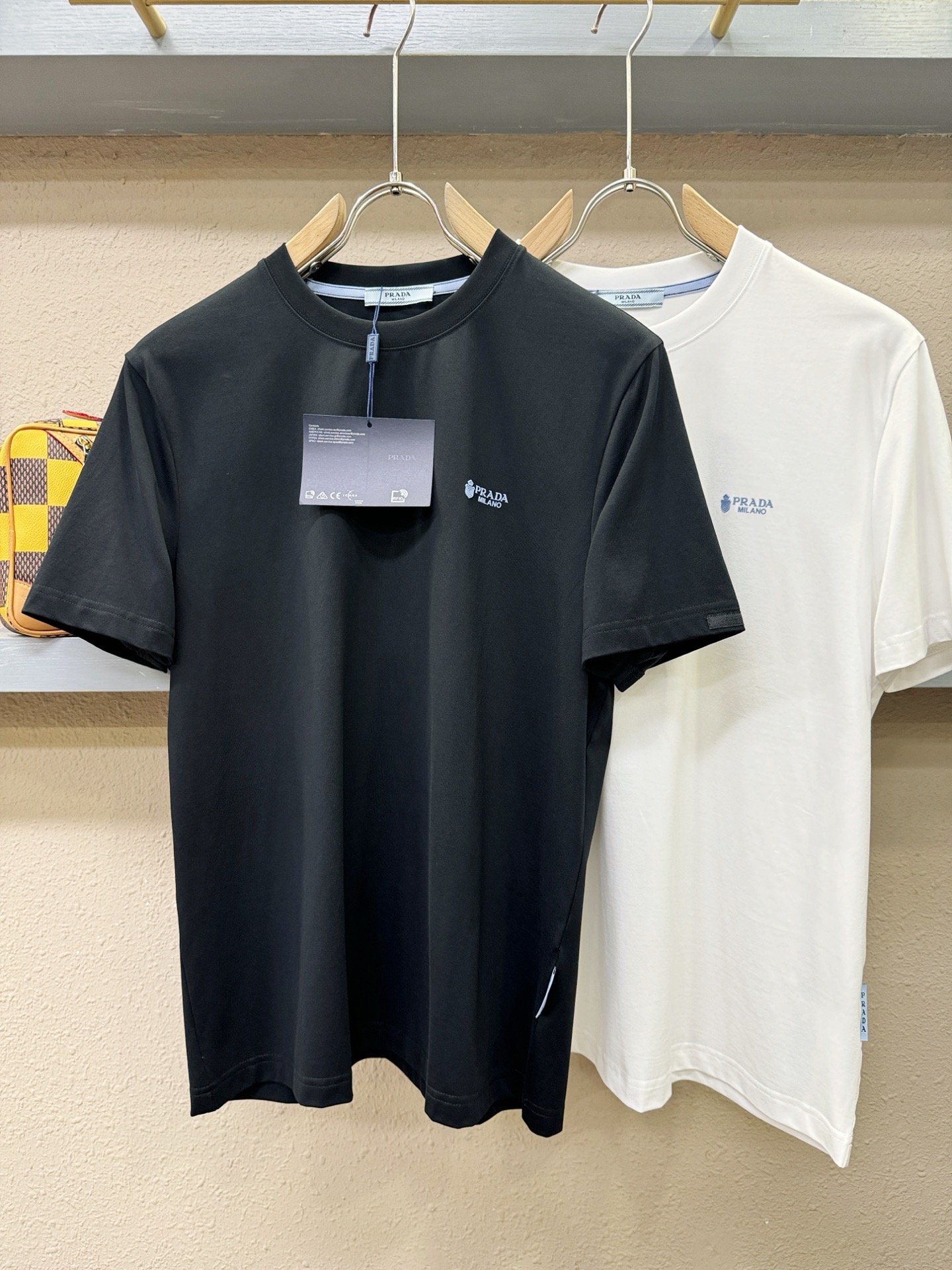 PRADA 普拉达 最大可穿200斤‼️ 顶级品质 2026新品短袖！精工设计，原版定制面料，手感柔软。