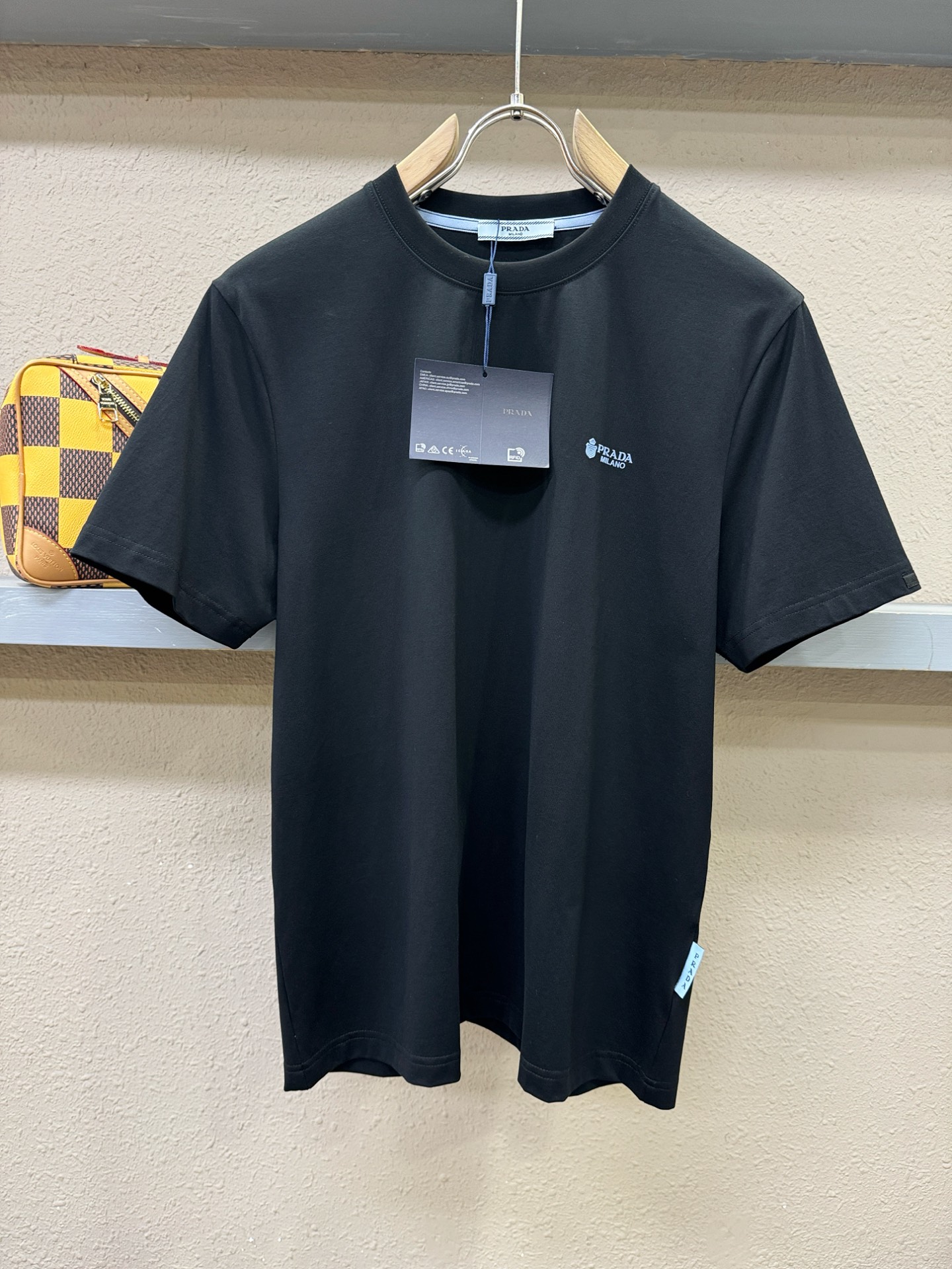 PRADA 普拉达 最大可穿200斤‼️ 顶级品质 2026新品短袖！精工设计，原版定制面料，手感柔软。