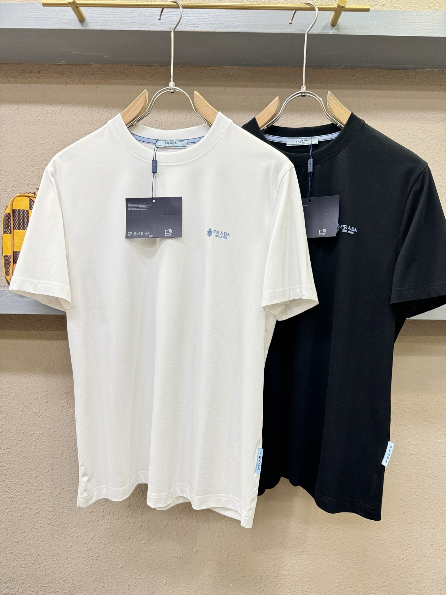 PRADA 普拉达 最大可穿200斤‼️ 顶级品质 2026新品短袖！精工设计，原版定制面料，手感柔软。