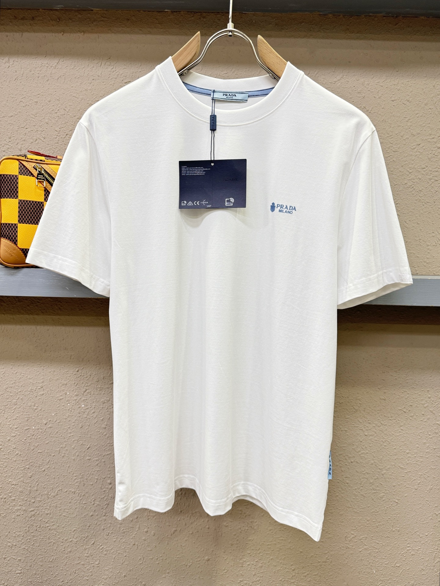 PRADA 普拉达 最大可穿200斤‼️ 顶级品质 2026新品短袖！精工设计，原版定制面料，手感柔软。