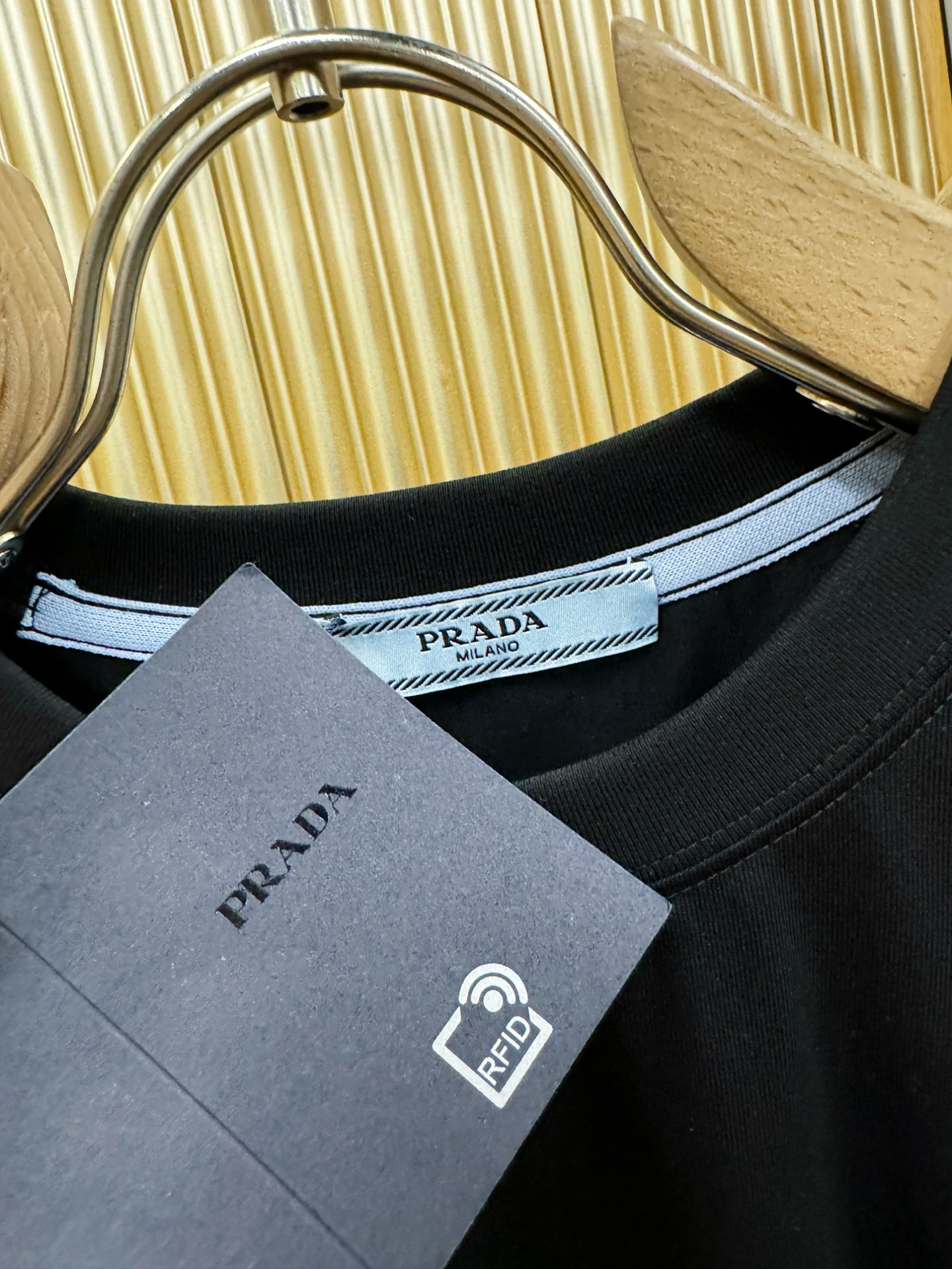 PRADA 普拉达 最大可穿200斤‼️ 顶级品质 2026新品短袖！精工设计，原版定制面料，手感柔软。