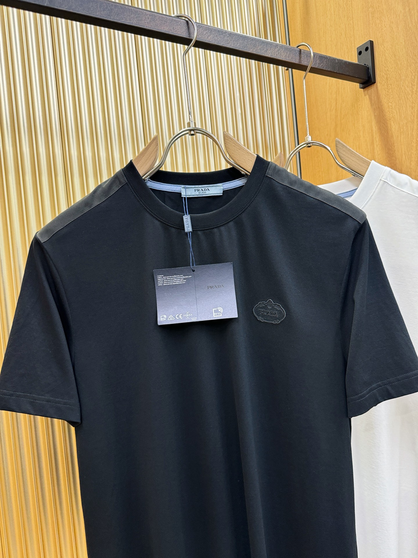 PRADA 普拉达 最大可穿200斤‼️ 顶级品质 2026新品短袖！精工设计，原版定制面料，手感柔软。