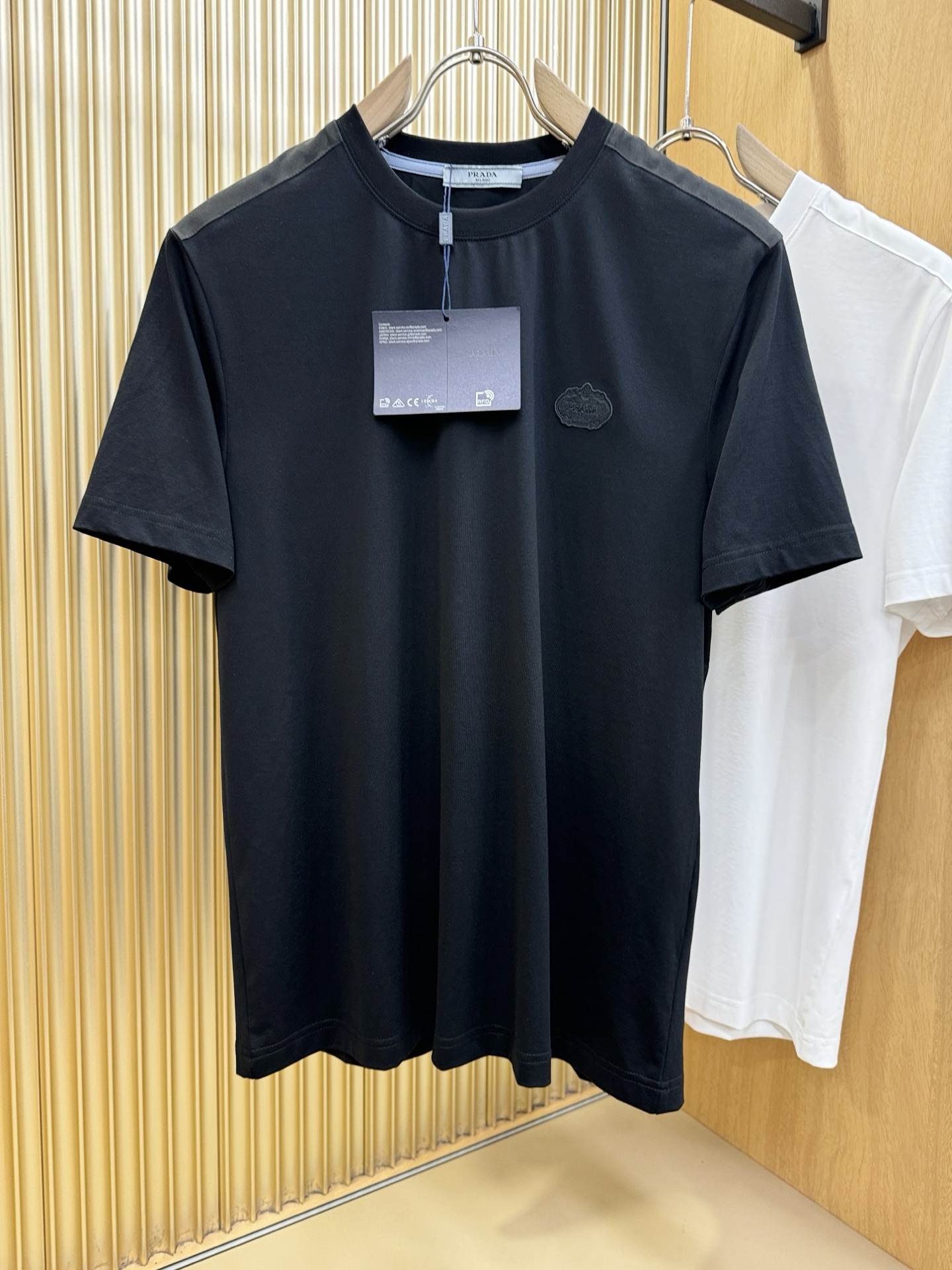 PRADA 普拉达 最大可穿200斤‼️ 顶级品质 2026新品短袖！精工设计，原版定制面料，手感柔软。
