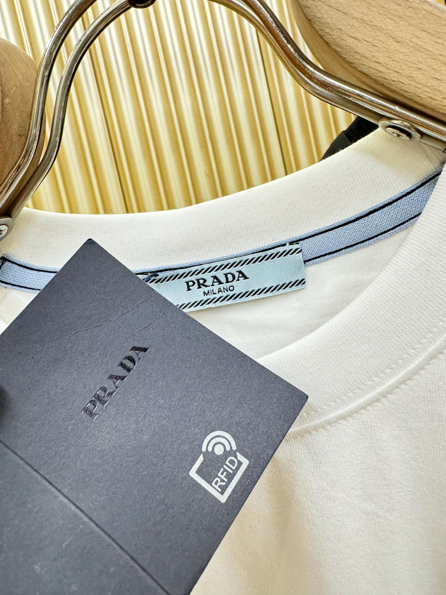 PRADA 普拉达 最大可穿200斤‼️ 顶级品质 2026新品短袖！精工设计，原版定制面料，手感柔软。