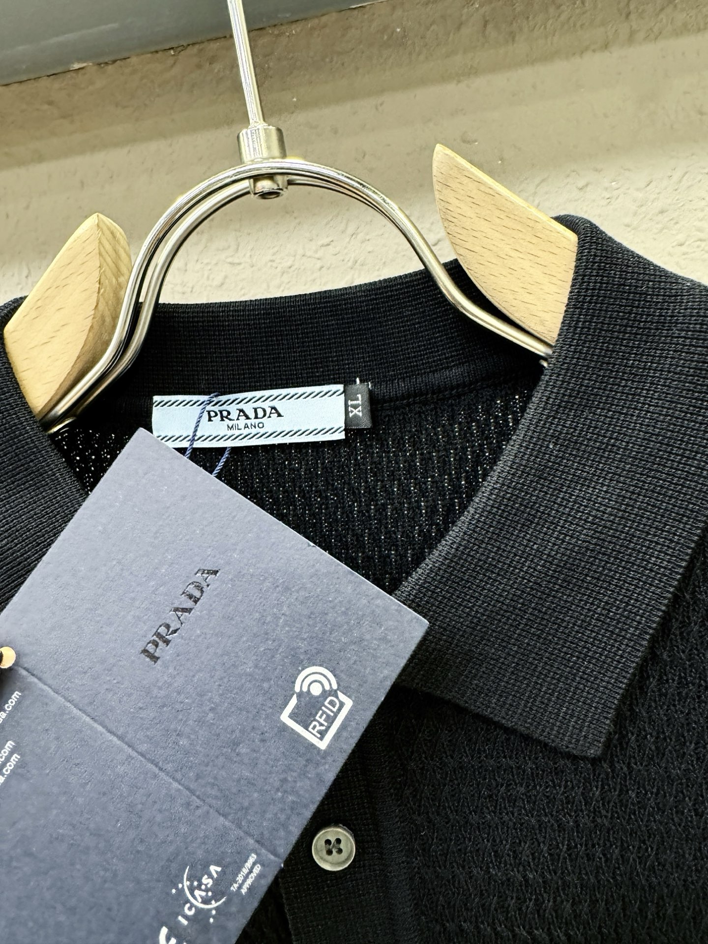 PRADA 普拉达 2026春夏新品针织短袖，进口针织面料，手感柔软。顶级进口私货，时尚设计潮流短袖针织
