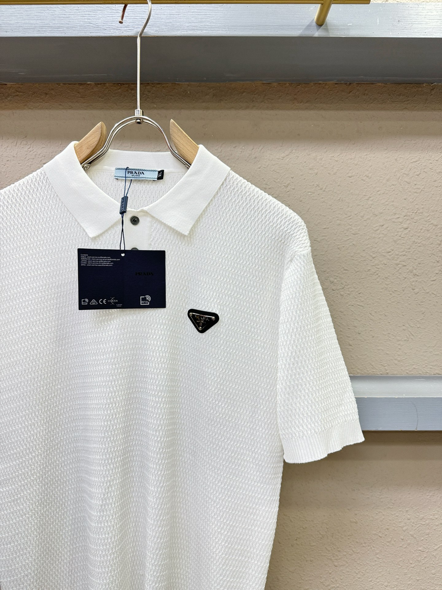 PRADA 普拉达 2026春夏新品针织短袖，进口针织面料，手感柔软。顶级进口私货，时尚设计潮流短袖针织