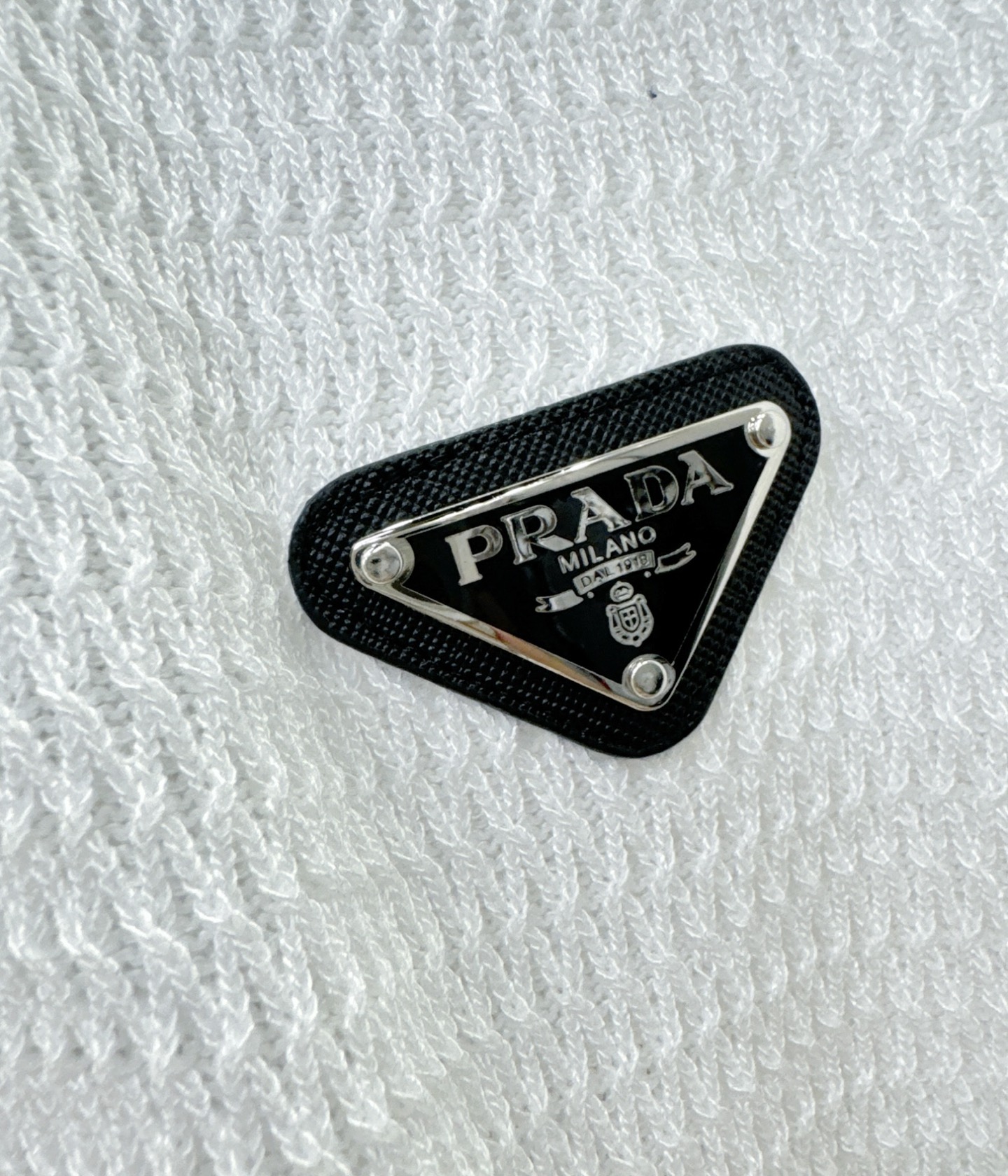 PRADA 普拉达 2026春夏新品针织短袖，进口针织面料，手感柔软。顶级进口私货，时尚设计潮流短袖针织