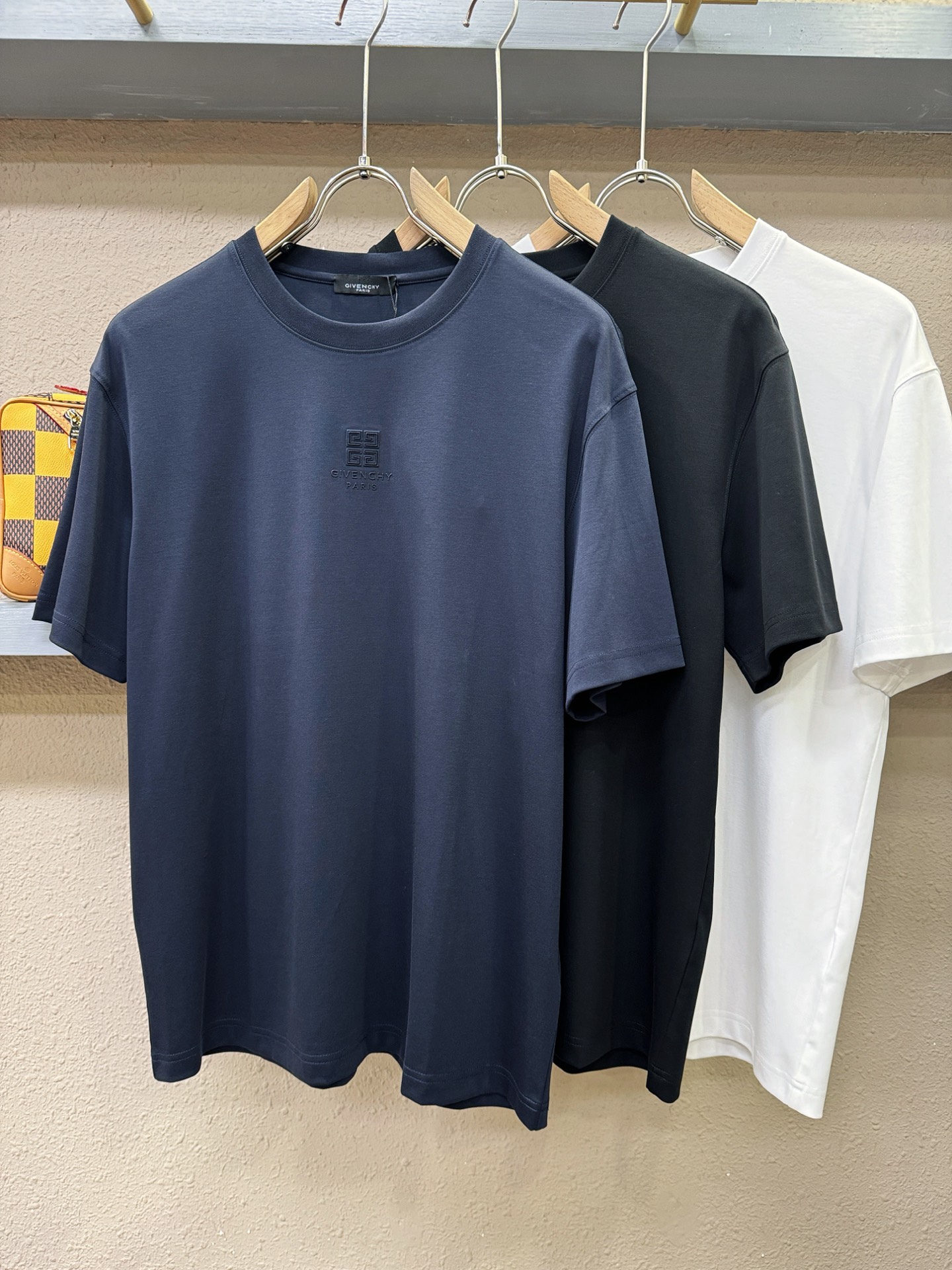 Givenchy 纪梵希 最大可穿200斤‼️2026新款短袖T恤！走秀图案时尚休闲短袖T恤衫！设计lo