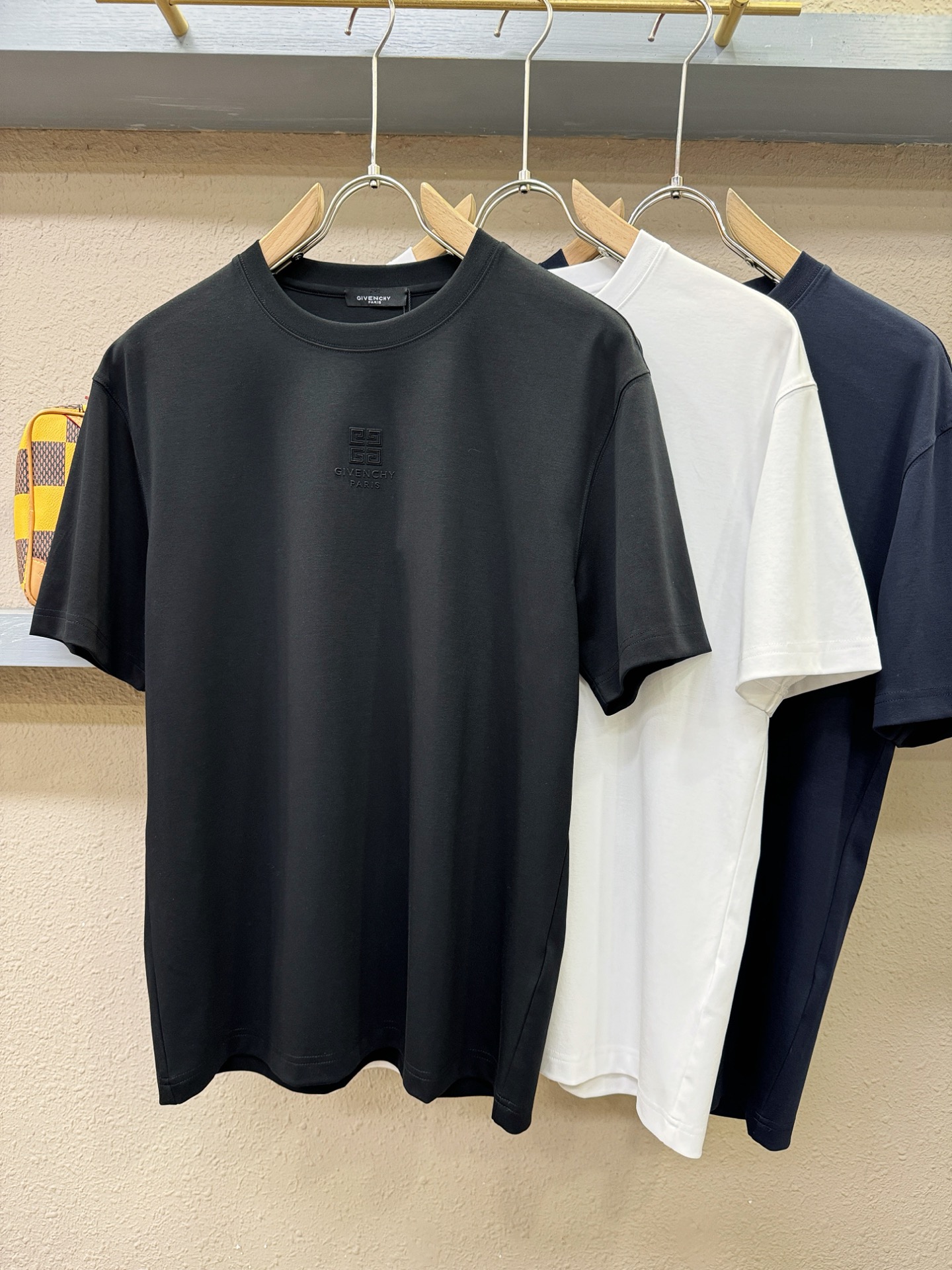 Givenchy 纪梵希 最大可穿200斤‼️2026新款短袖T恤！走秀图案时尚休闲短袖T恤衫！设计lo