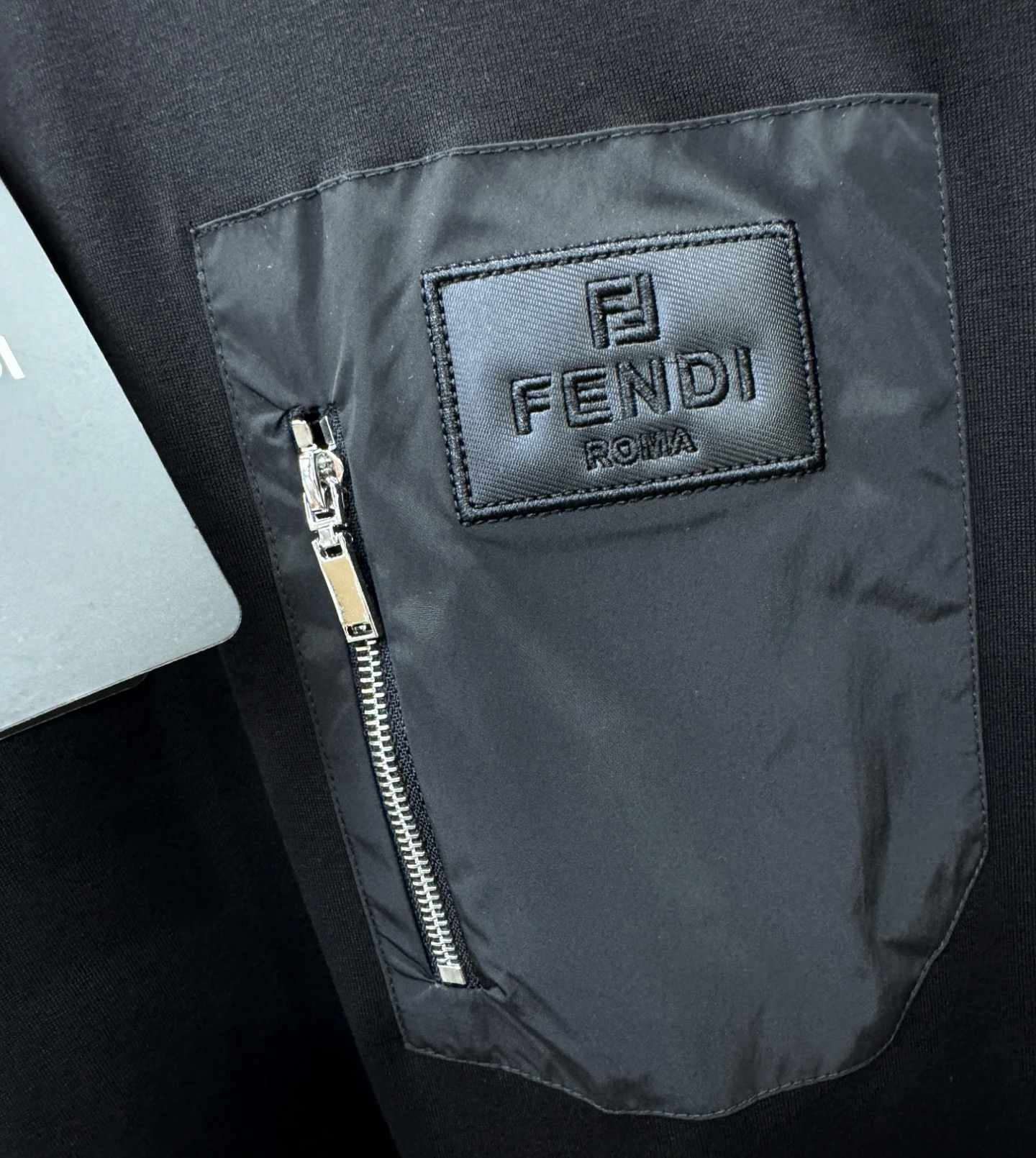 FENDI 芬迪 最大可穿200斤‼️2026新款短袖T恤！走秀图案时尚休闲短袖T恤衫！设计logo设计