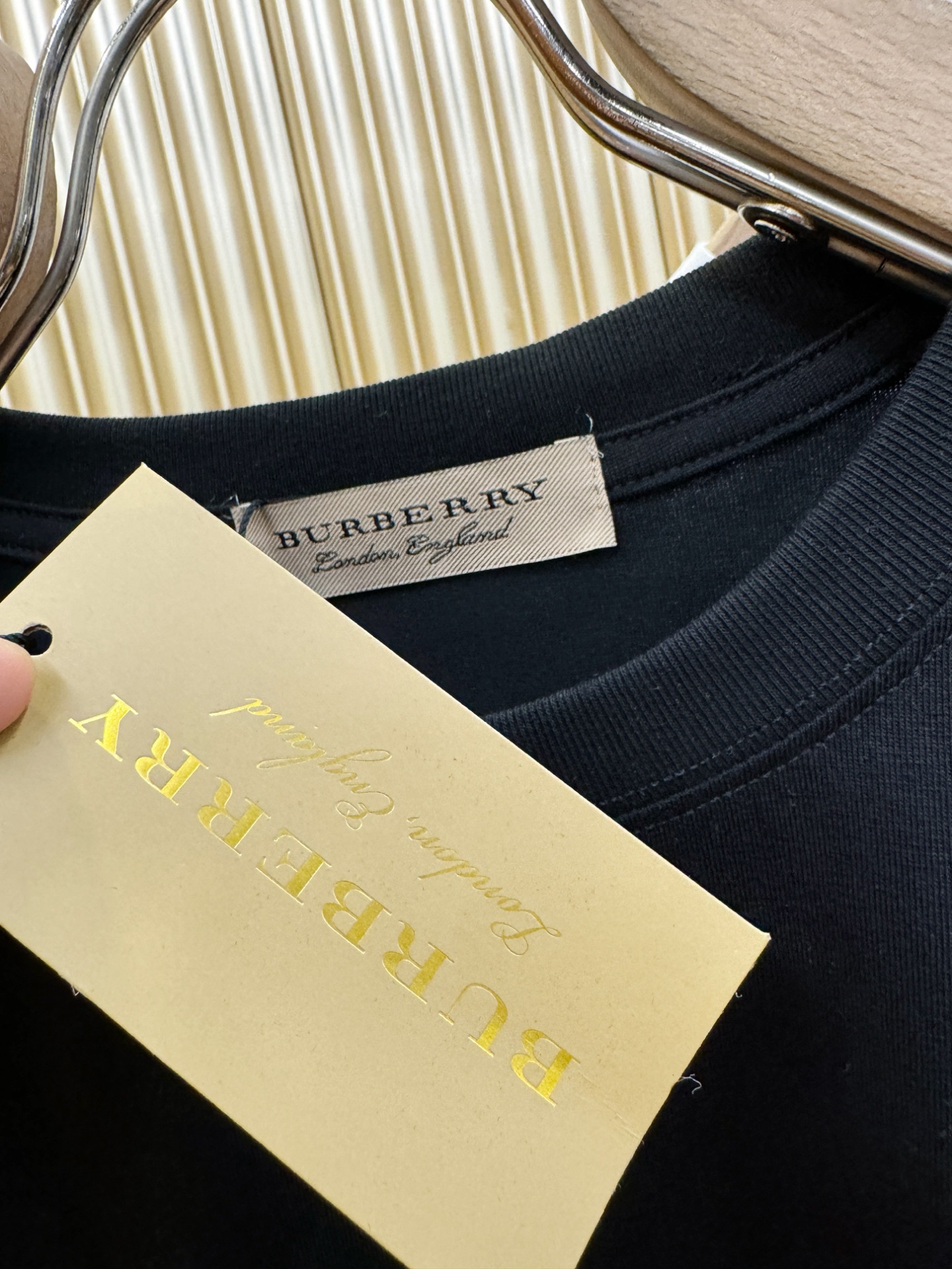 BURBERRY巴宝莉 2026新款短袖T恤！男女同款！走秀图案时尚休闲短袖T恤衫！设计logo设计！极