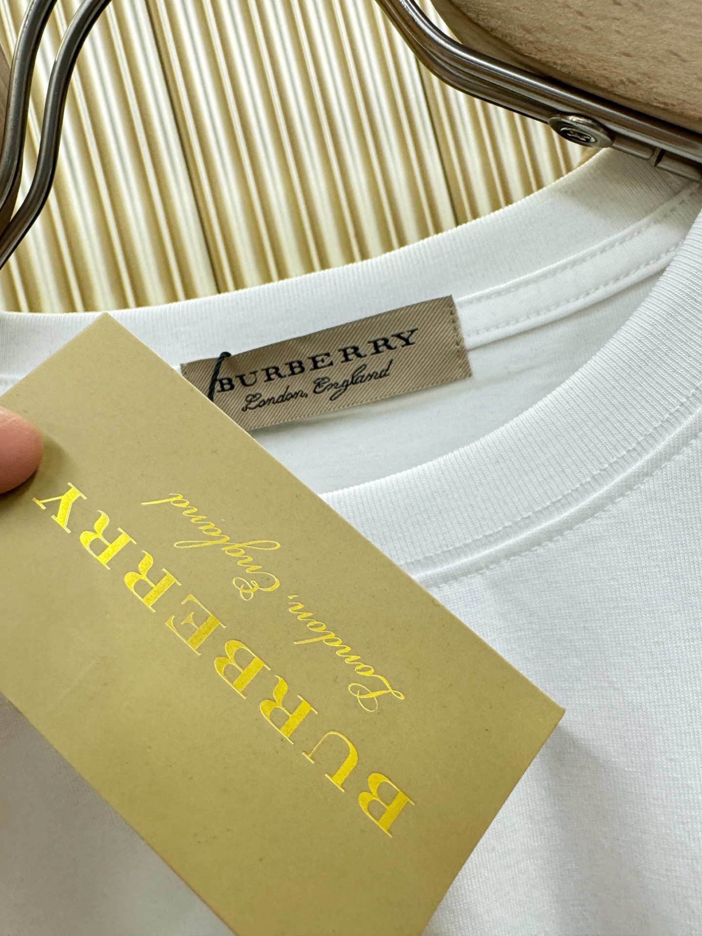 BURBERRY巴宝莉 2026新款短袖T恤！男女同款！走秀图案时尚休闲短袖T恤衫！设计logo设计！极