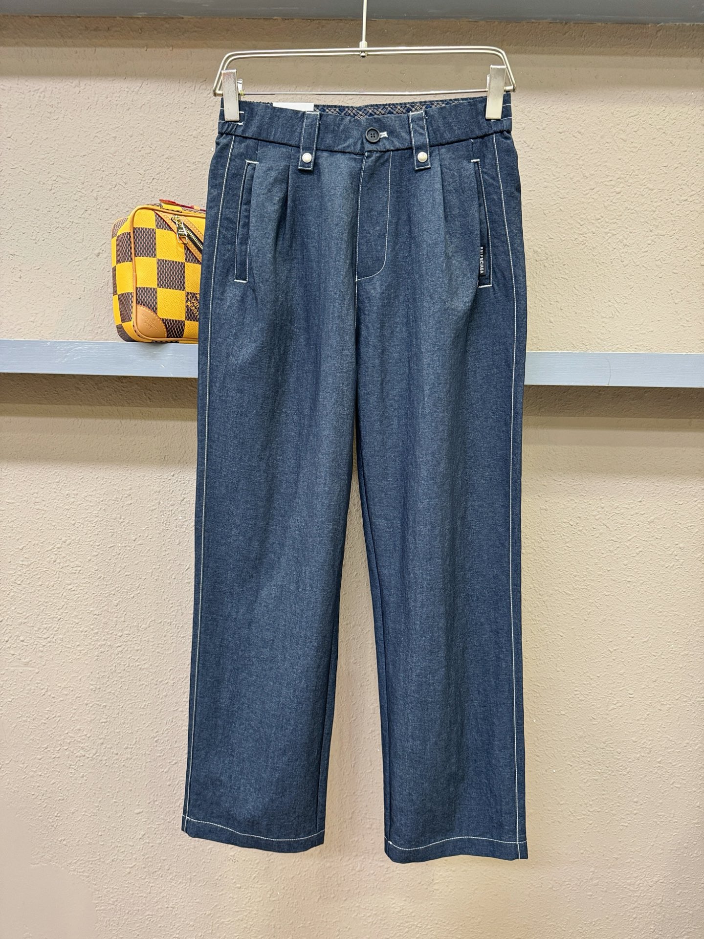 Balenciaga巴黎世家 休闲裤，精选面料，柔软舒适有质感，原版五金配件，非常炫酷，细节处理精致，上