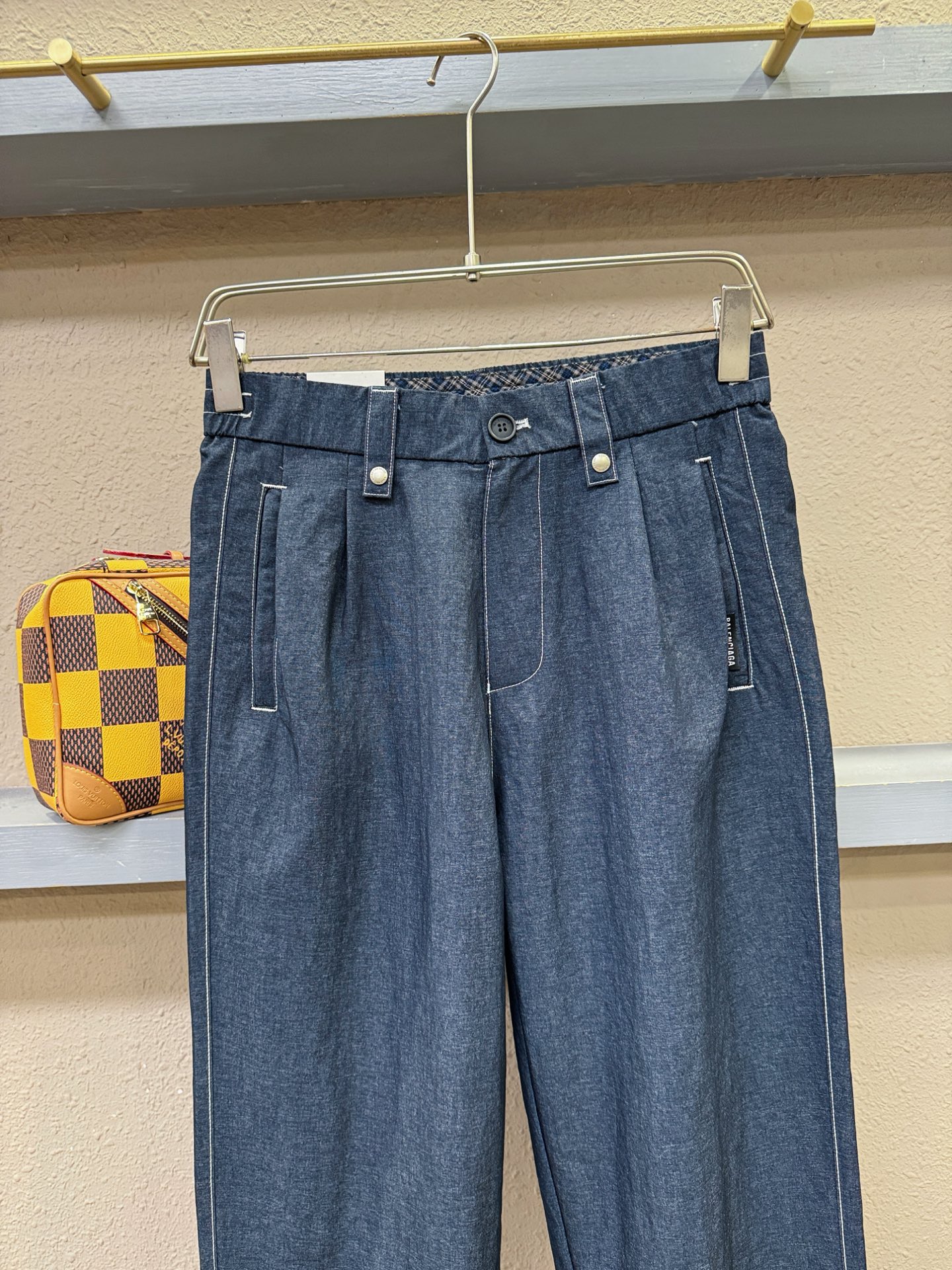 Balenciaga巴黎世家 休闲裤，精选面料，柔软舒适有质感，原版五金配件，非常炫酷，细节处理精致，上