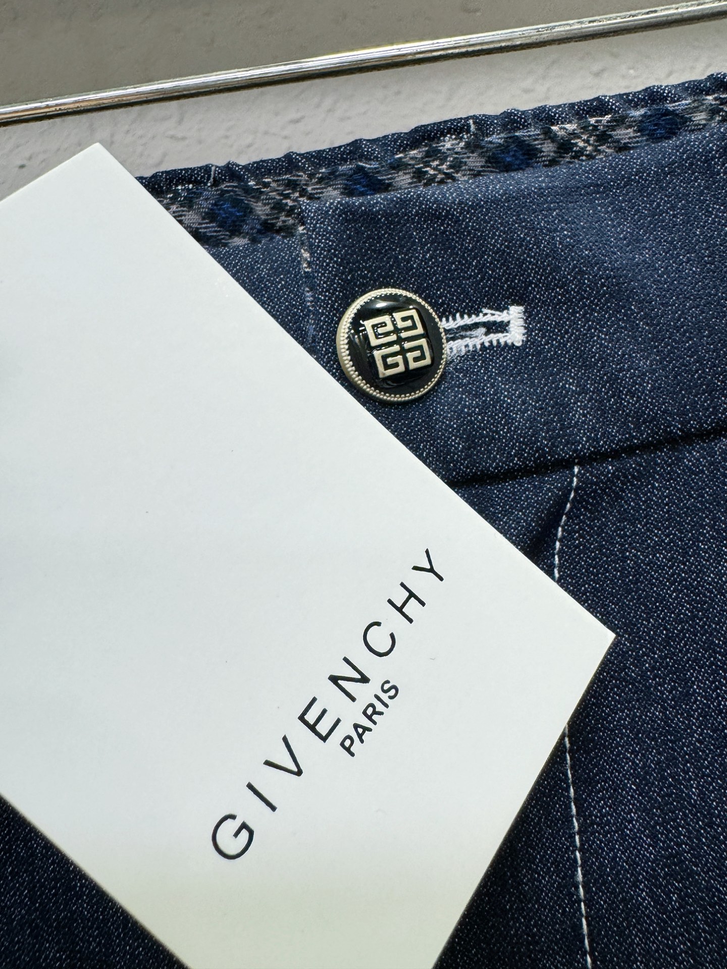 Givenchy 纪梵希 休闲裤，精选面料，柔软舒适有质感，原版五金配件，非常炫酷，细节处理精致，上身效