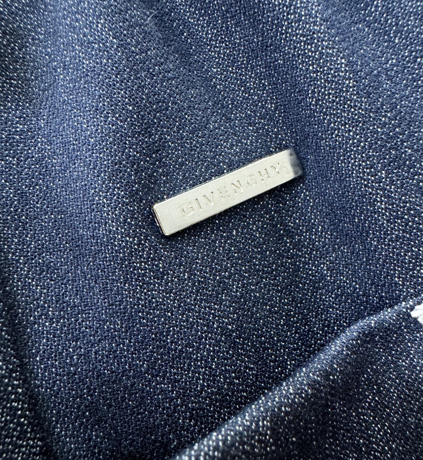 Givenchy 纪梵希 休闲裤，精选面料，柔软舒适有质感，原版五金配件，非常炫酷，细节处理精致，上身效