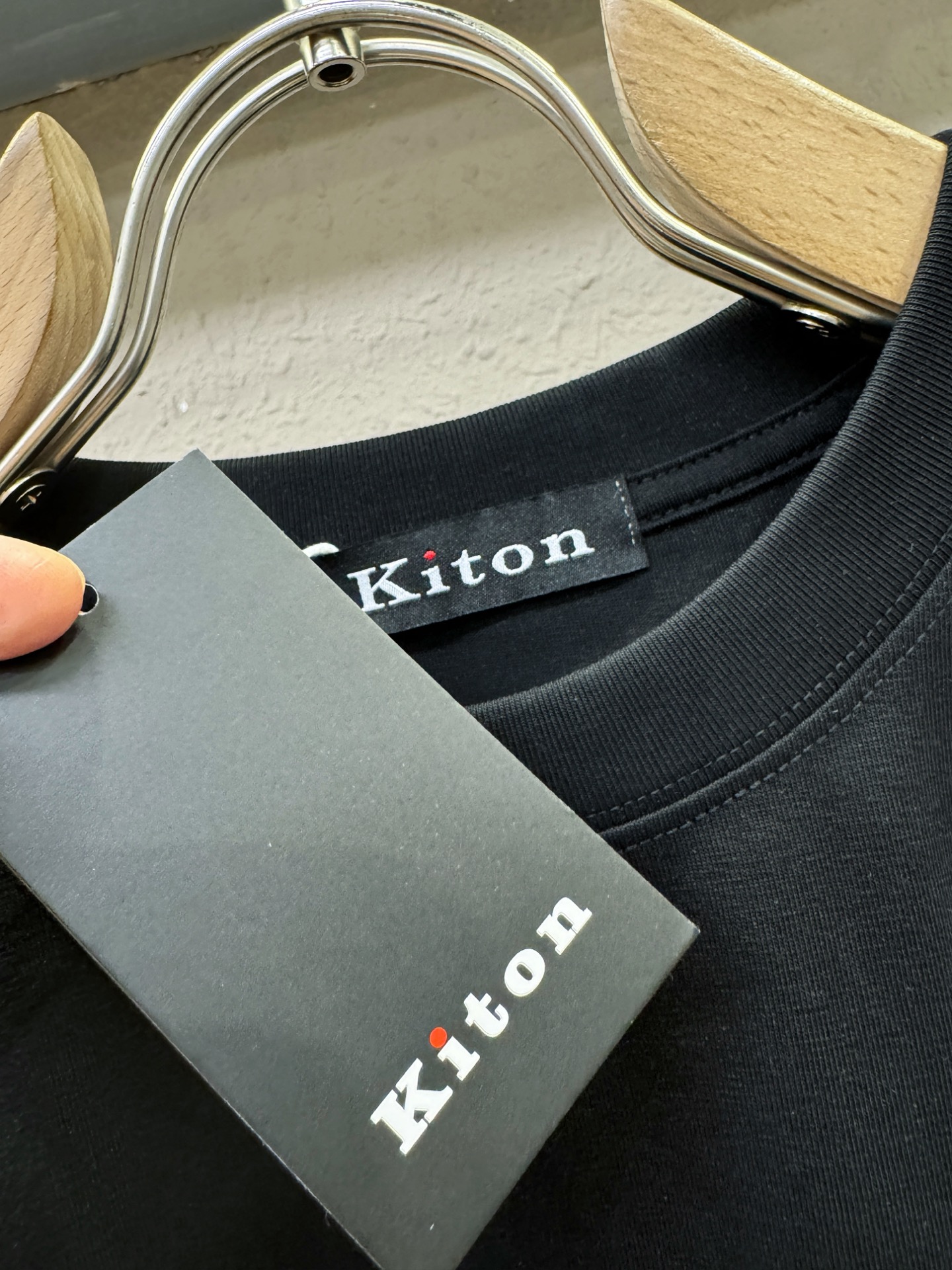 KITON  2026新款短袖T恤！男女同款！走秀图案时尚休闲短袖T恤衫！设计logo设计！极具设计精选