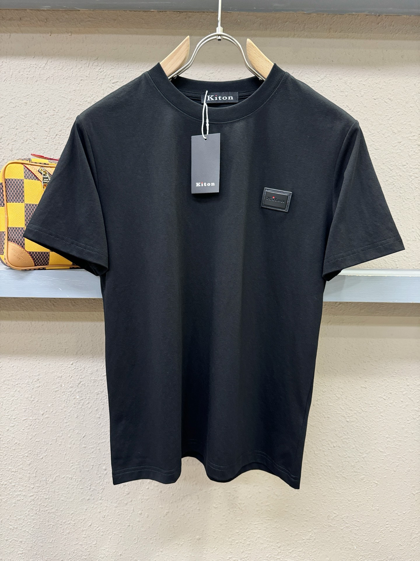 KITON  2026新款短袖T恤！男女同款！走秀图案时尚休闲短袖T恤衫！设计logo设计！极具设计精选