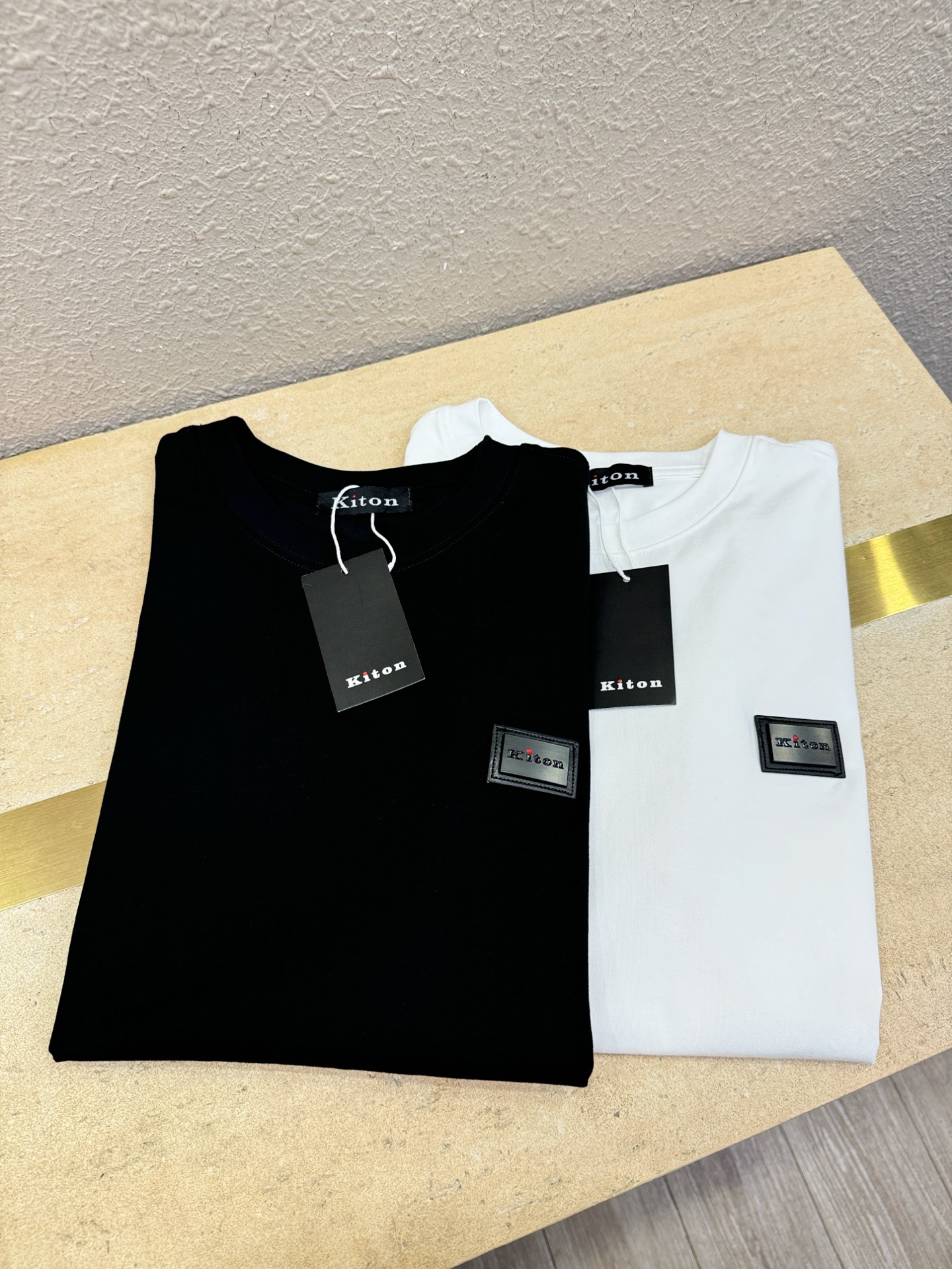 KITON  2026新款短袖T恤！男女同款！走秀图案时尚休闲短袖T恤衫！设计logo设计！极具设计精选