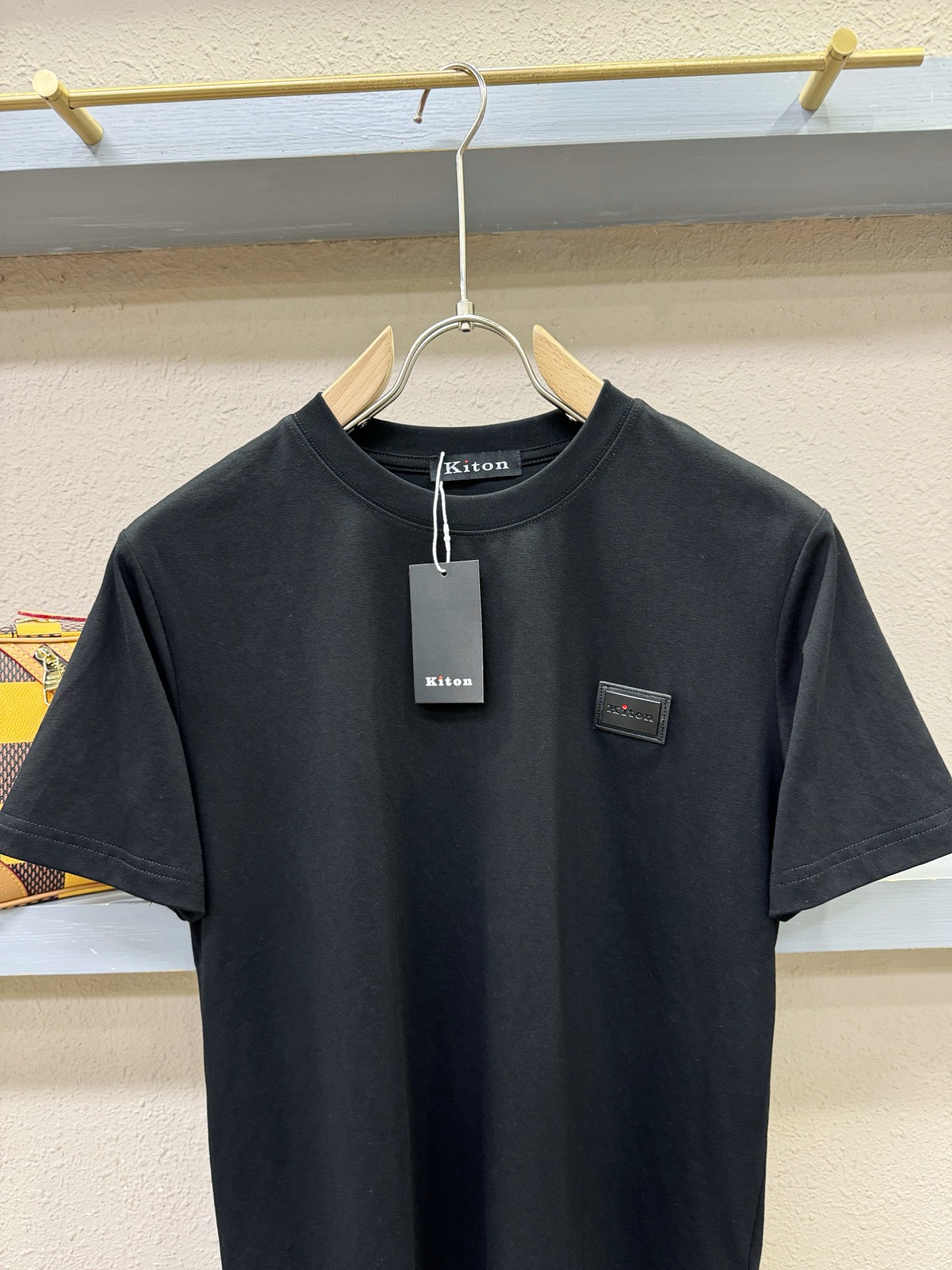 KITON  2026新款短袖T恤！男女同款！走秀图案时尚休闲短袖T恤衫！设计logo设计！极具设计精选