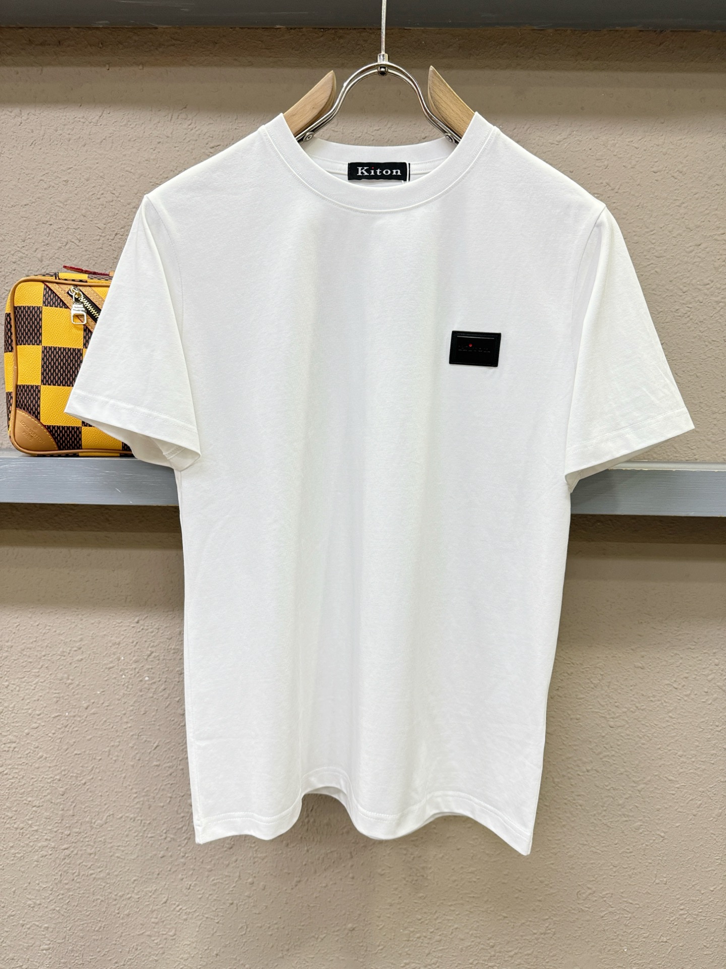 KITON  2026新款短袖T恤！男女同款！走秀图案时尚休闲短袖T恤衫！设计logo设计！极具设计精选