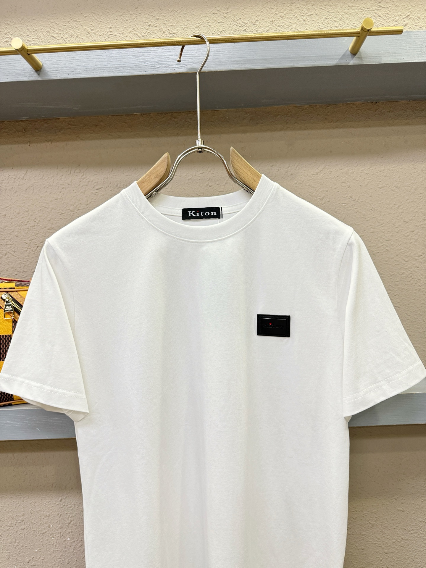 KITON  2026新款短袖T恤！男女同款！走秀图案时尚休闲短袖T恤衫！设计logo设计！极具设计精选