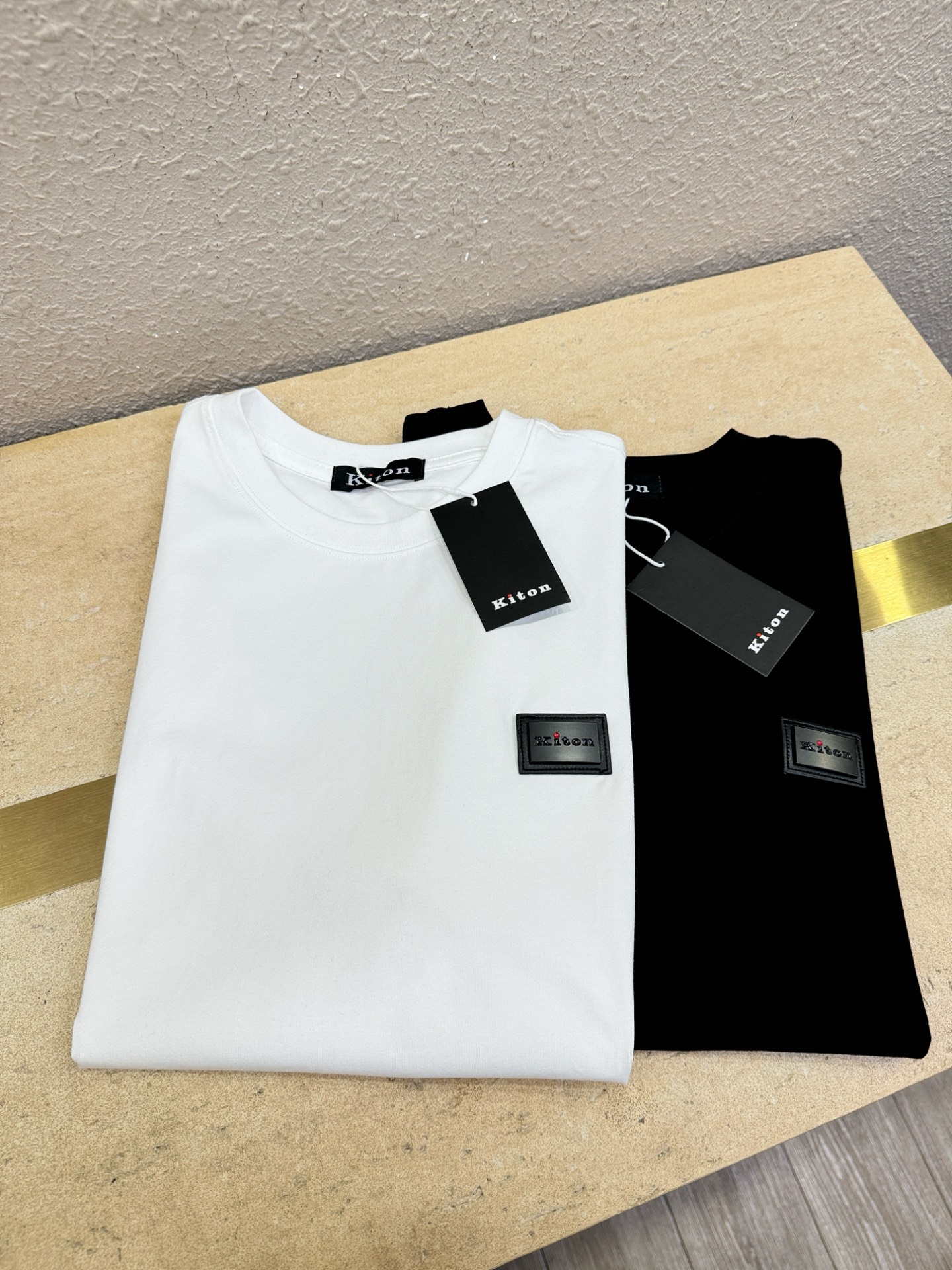 KITON  2026新款短袖T恤！男女同款！走秀图案时尚休闲短袖T恤衫！设计logo设计！极具设计精选