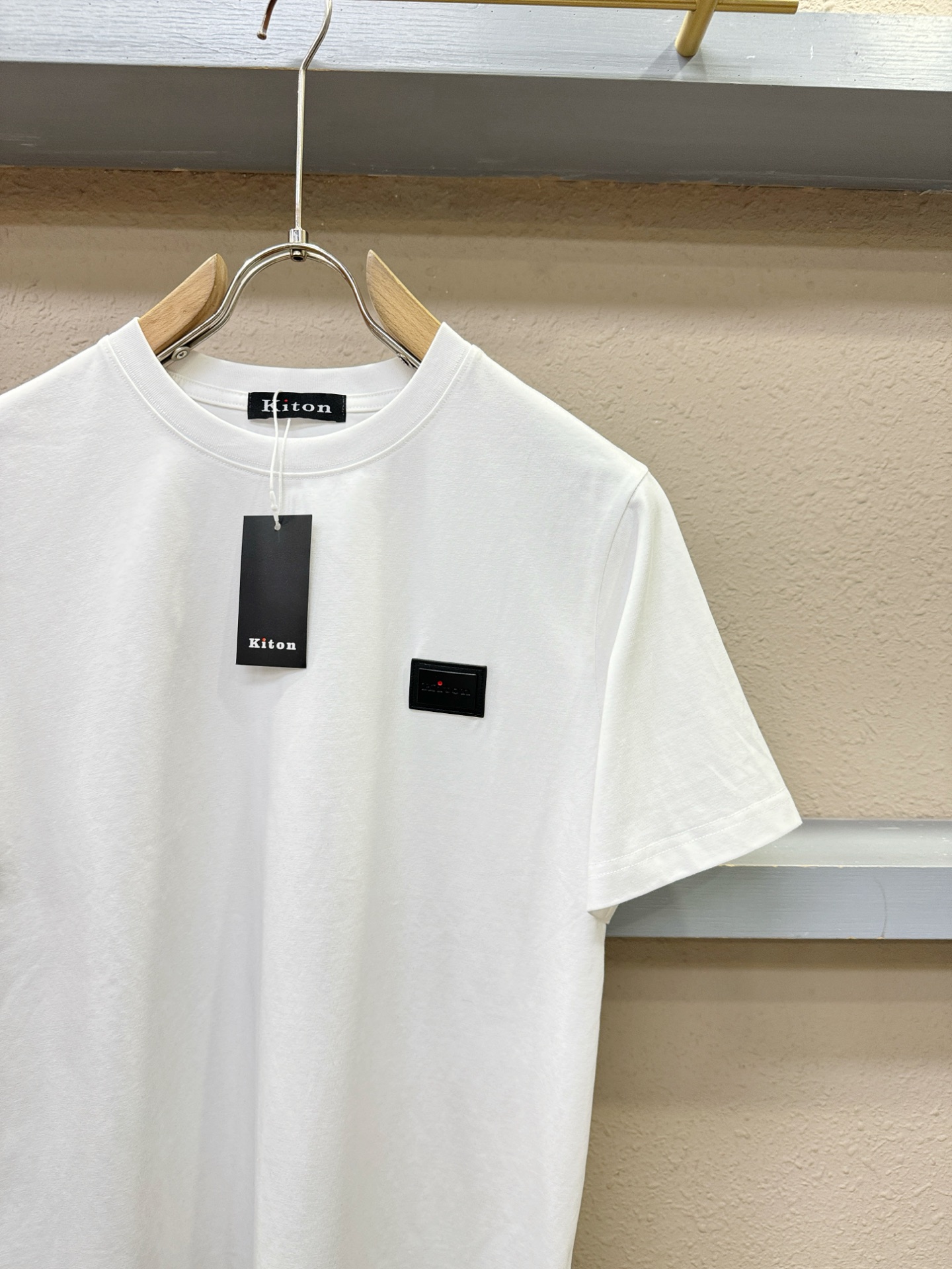 KITON  2026新款短袖T恤！男女同款！走秀图案时尚休闲短袖T恤衫！设计logo设计！极具设计精选