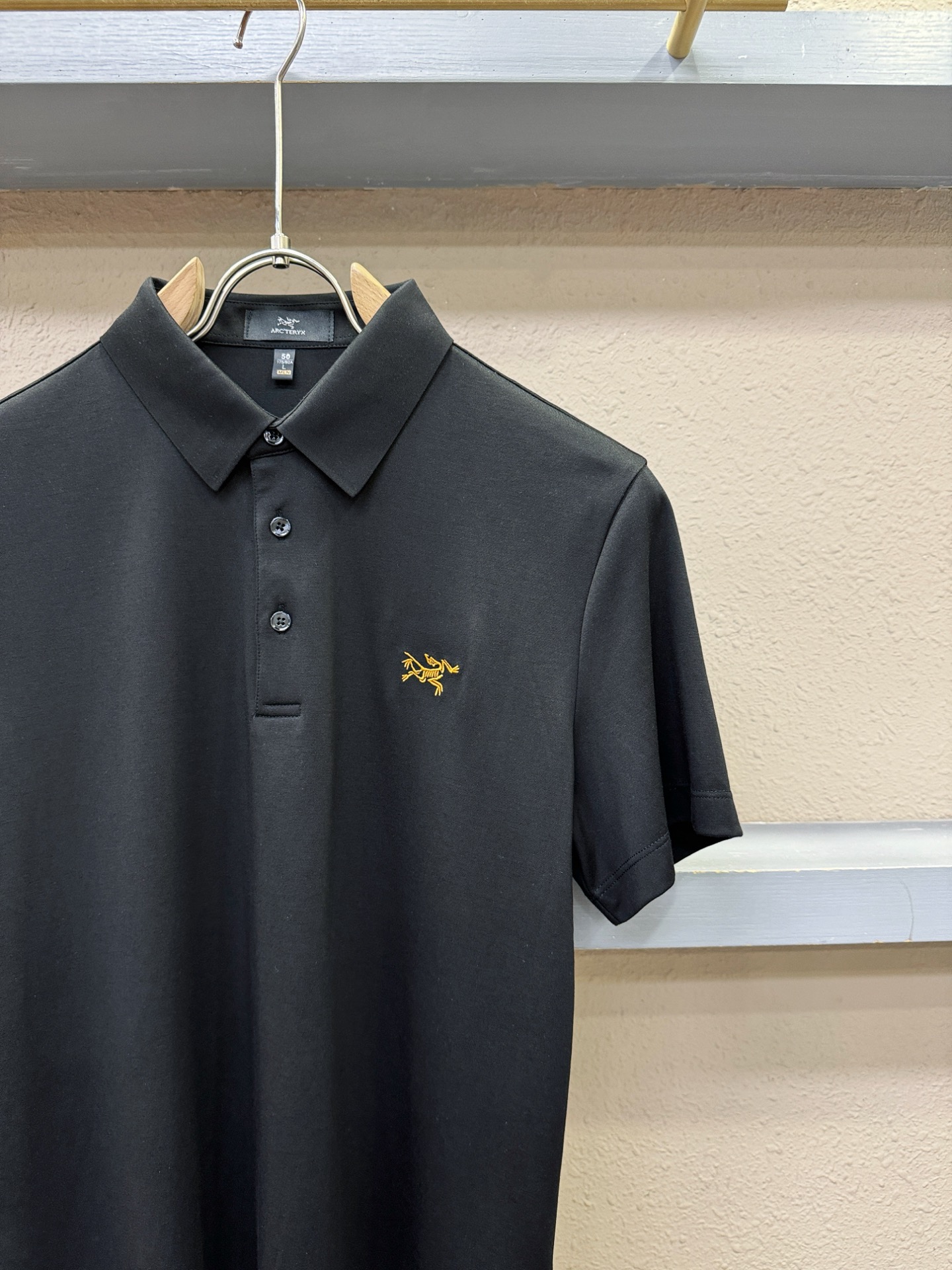 ARC‘TERYX/始祖鸟 2026春夏新款首发专柜最新款翻领短袖，高端订制 设计前卫时尚！品牌logo
