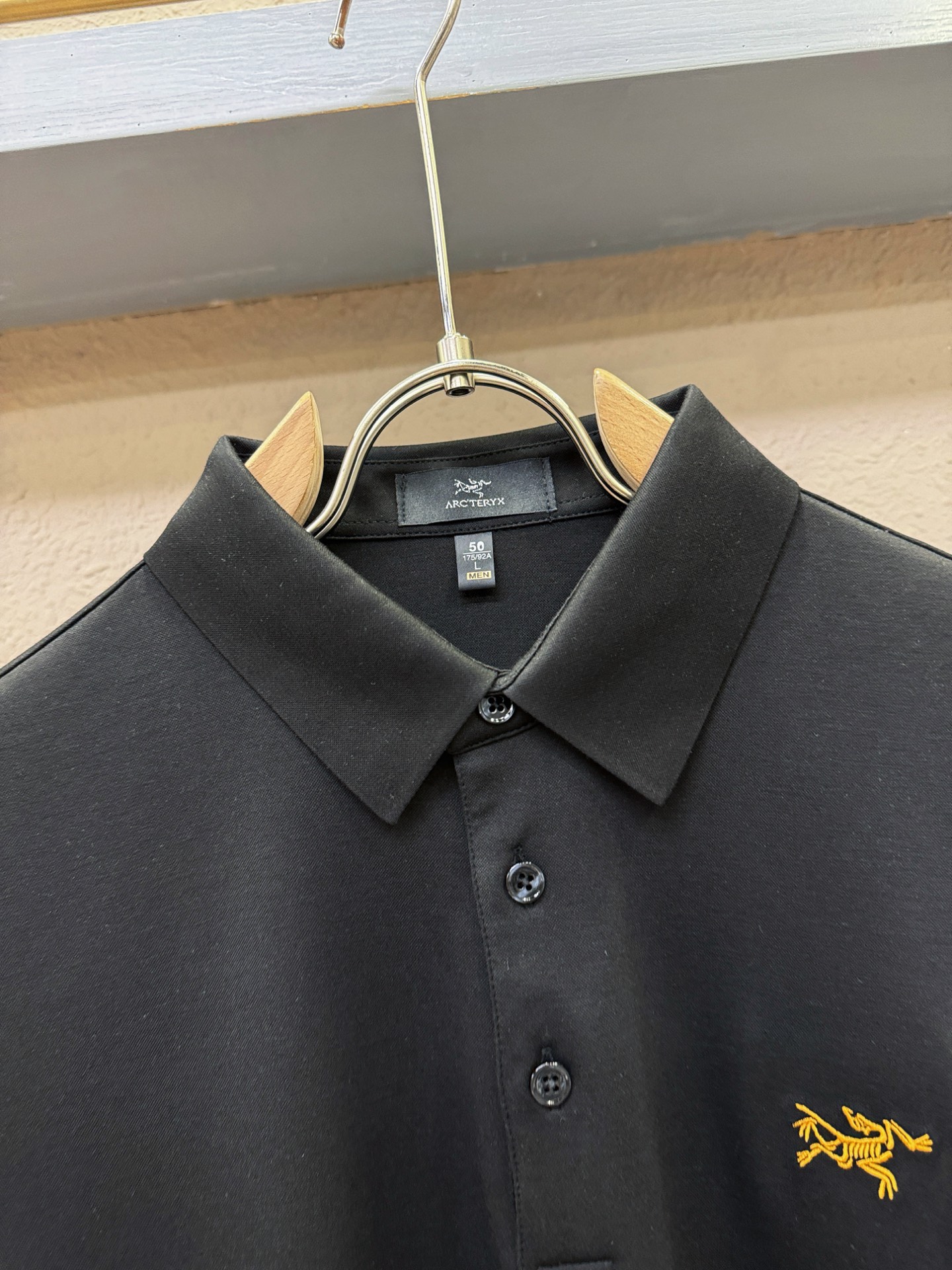 ARC‘TERYX/始祖鸟 2026春夏新款首发专柜最新款翻领短袖，高端订制 设计前卫时尚！品牌logo