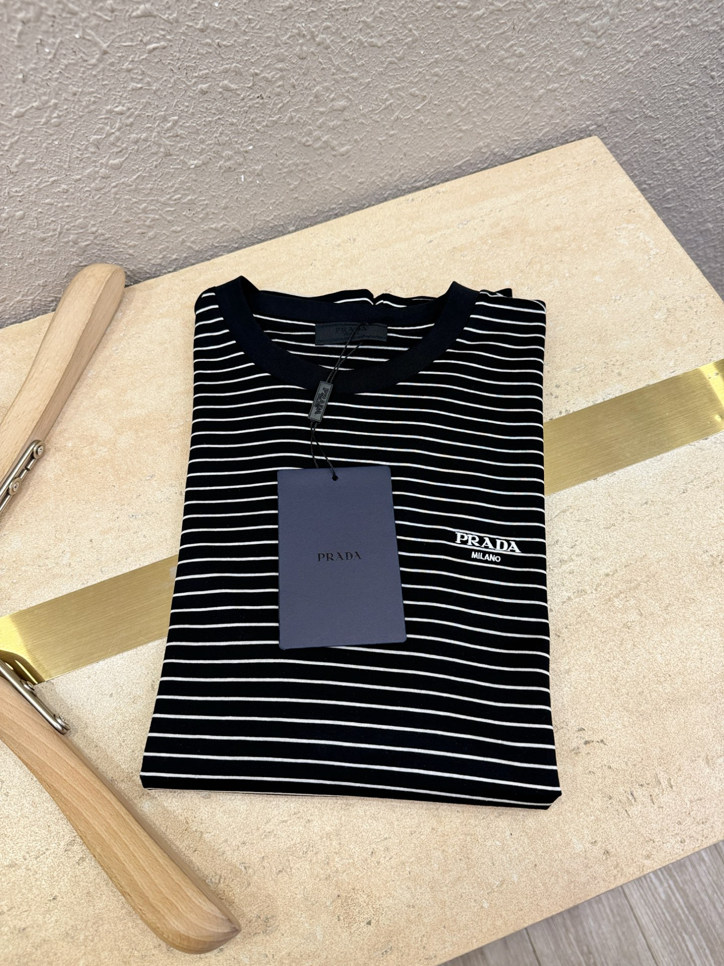 PRADA 普拉达 顶级品质 2026新品短袖！精工设计，原版定制面料，手感柔软。顶级进口私货，时尚设计