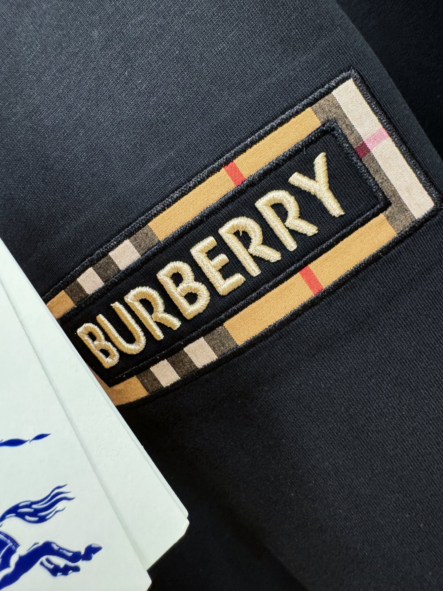 BURBERRY巴宝莉 2026新款短袖T恤！男女同款！走秀图案时尚休闲短袖T恤衫！设计logo设计！极