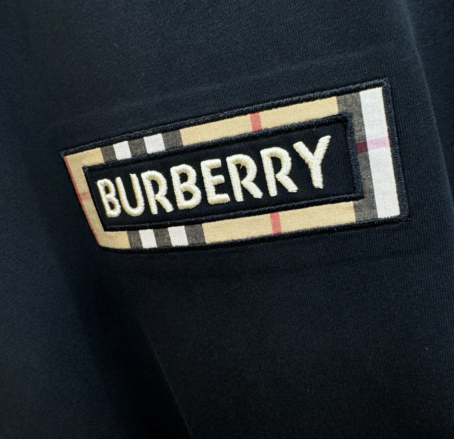 BURBERRY巴宝莉 2026新款短袖T恤！男女同款！走秀图案时尚休闲短袖T恤衫！设计logo设计！极