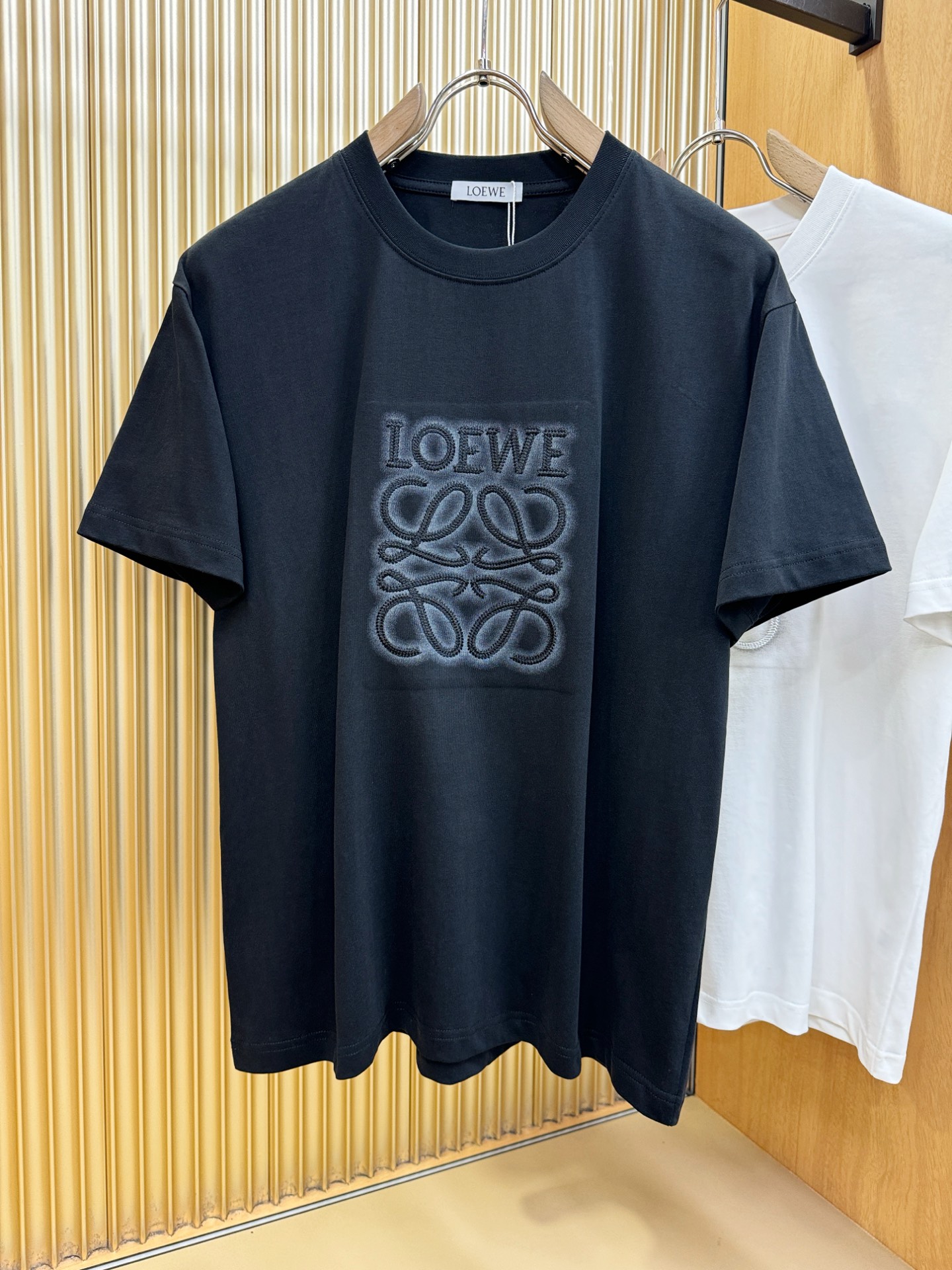 LOEWE罗意威 2026新款短袖T恤！男女同款！走秀图案时尚休闲短袖T恤衫！设计logo设计！极具设计