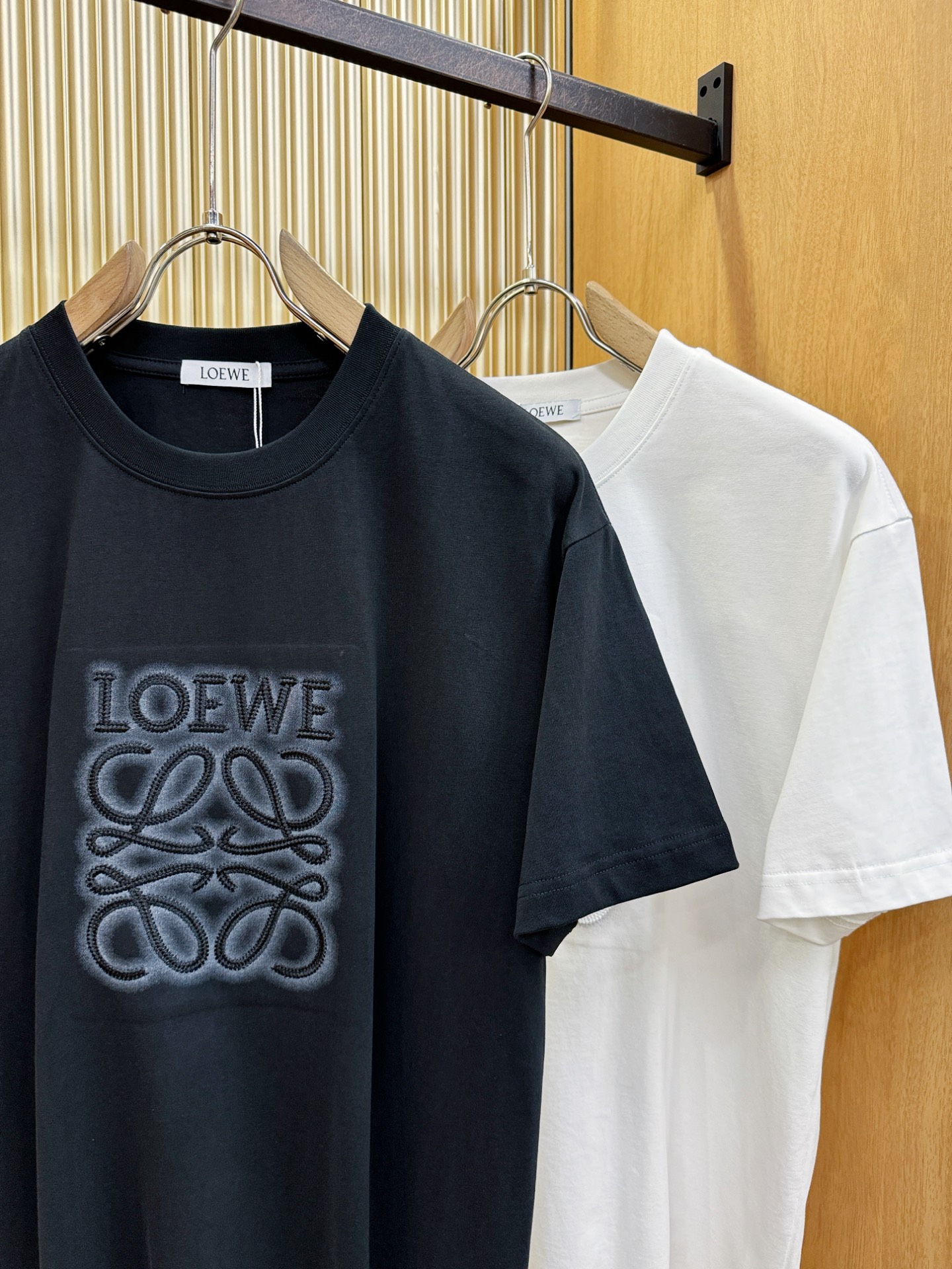 LOEWE罗意威 2026新款短袖T恤！男女同款！走秀图案时尚休闲短袖T恤衫！设计logo设计！极具设计