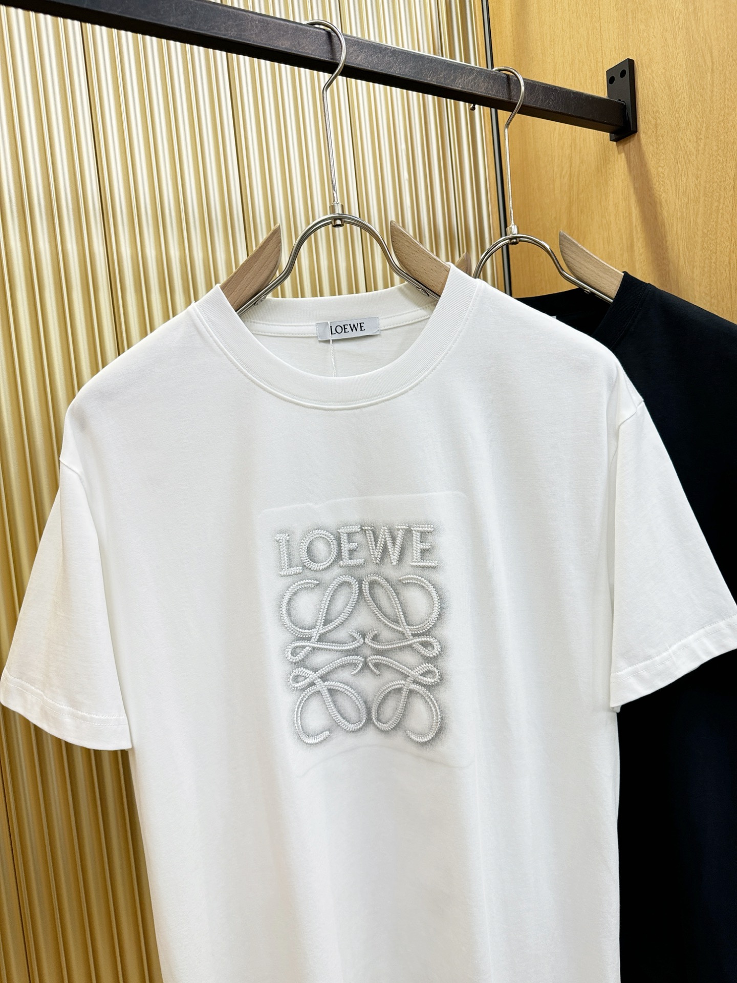 LOEWE罗意威 2026新款短袖T恤！男女同款！走秀图案时尚休闲短袖T恤衫！设计logo设计！极具设计