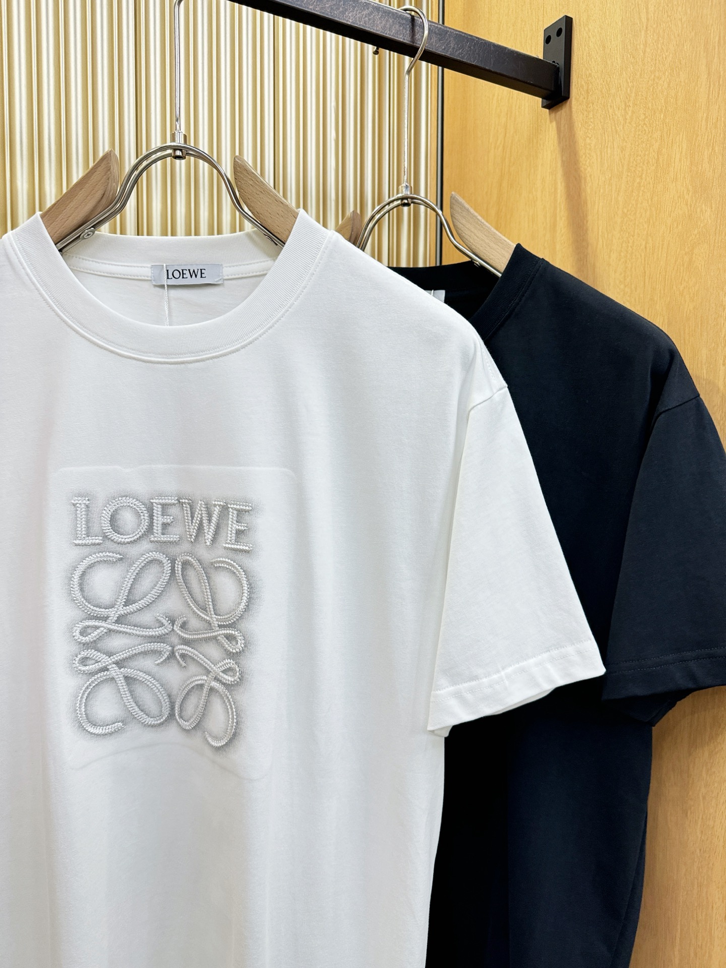 LOEWE罗意威 2026新款短袖T恤！男女同款！走秀图案时尚休闲短袖T恤衫！设计logo设计！极具设计