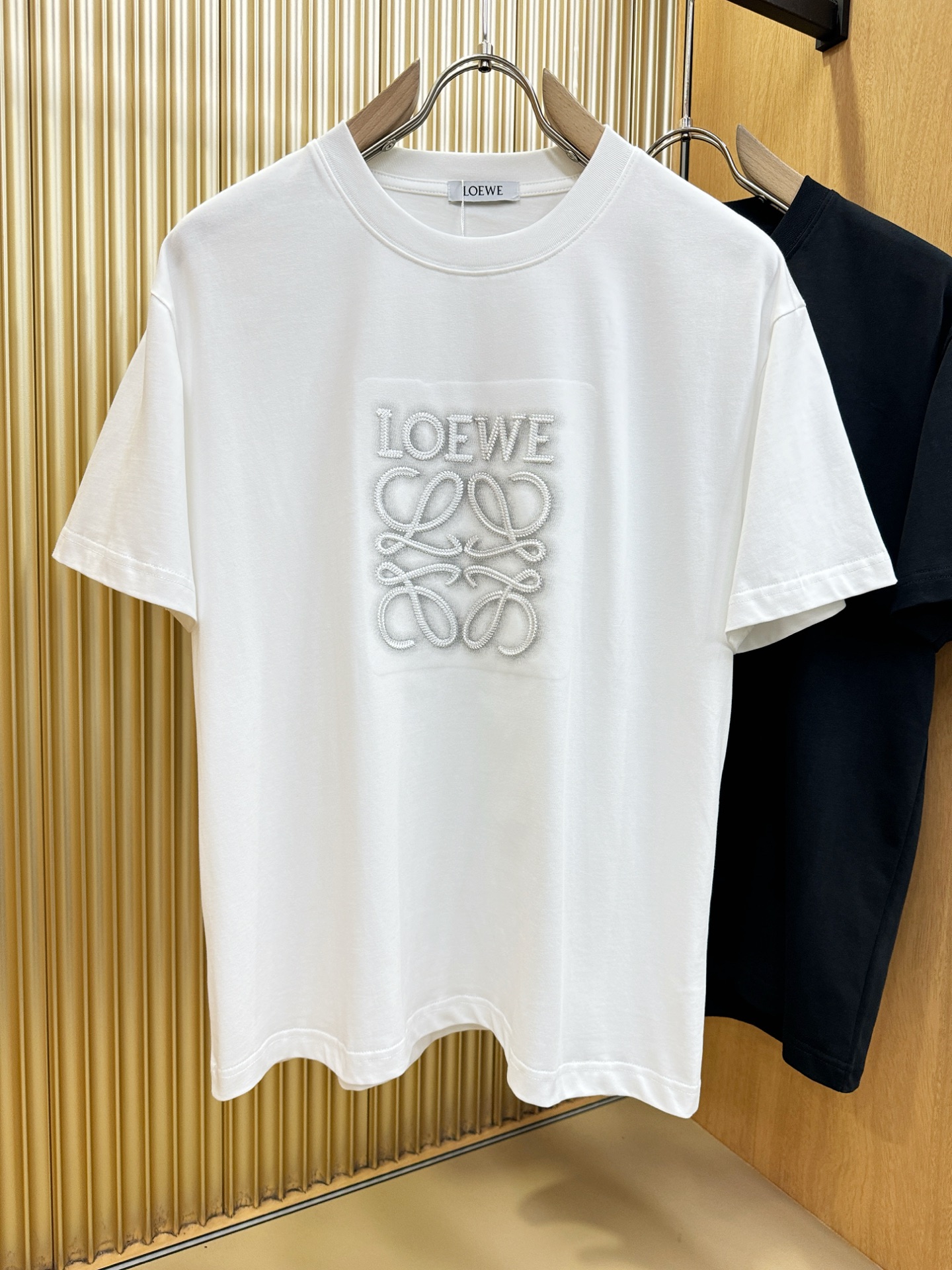 LOEWE罗意威 2026新款短袖T恤！男女同款！走秀图案时尚休闲短袖T恤衫！设计logo设计！极具设计